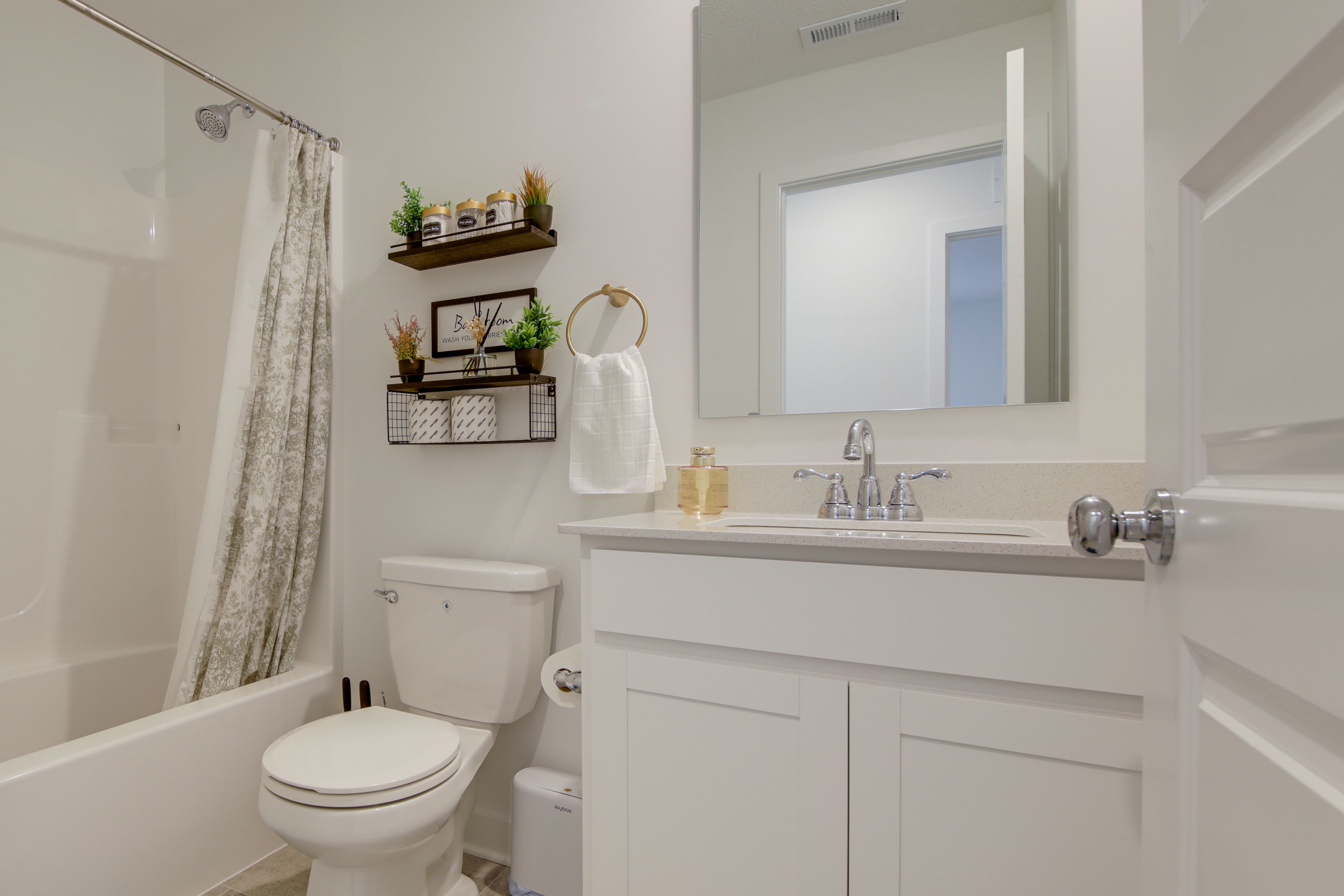 Full Bathroom | 2nd Floor