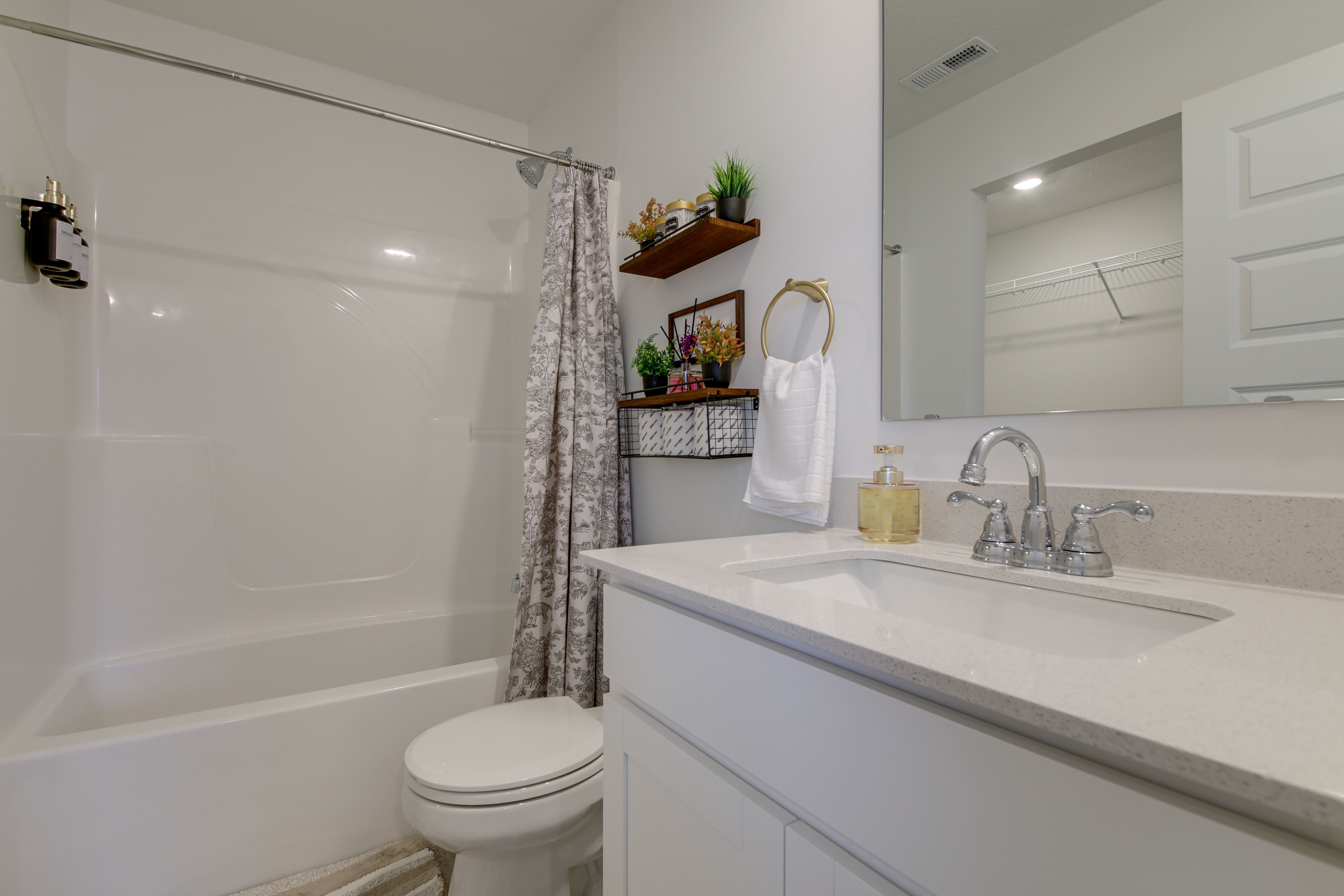 Full Bathroom | 2nd Floor