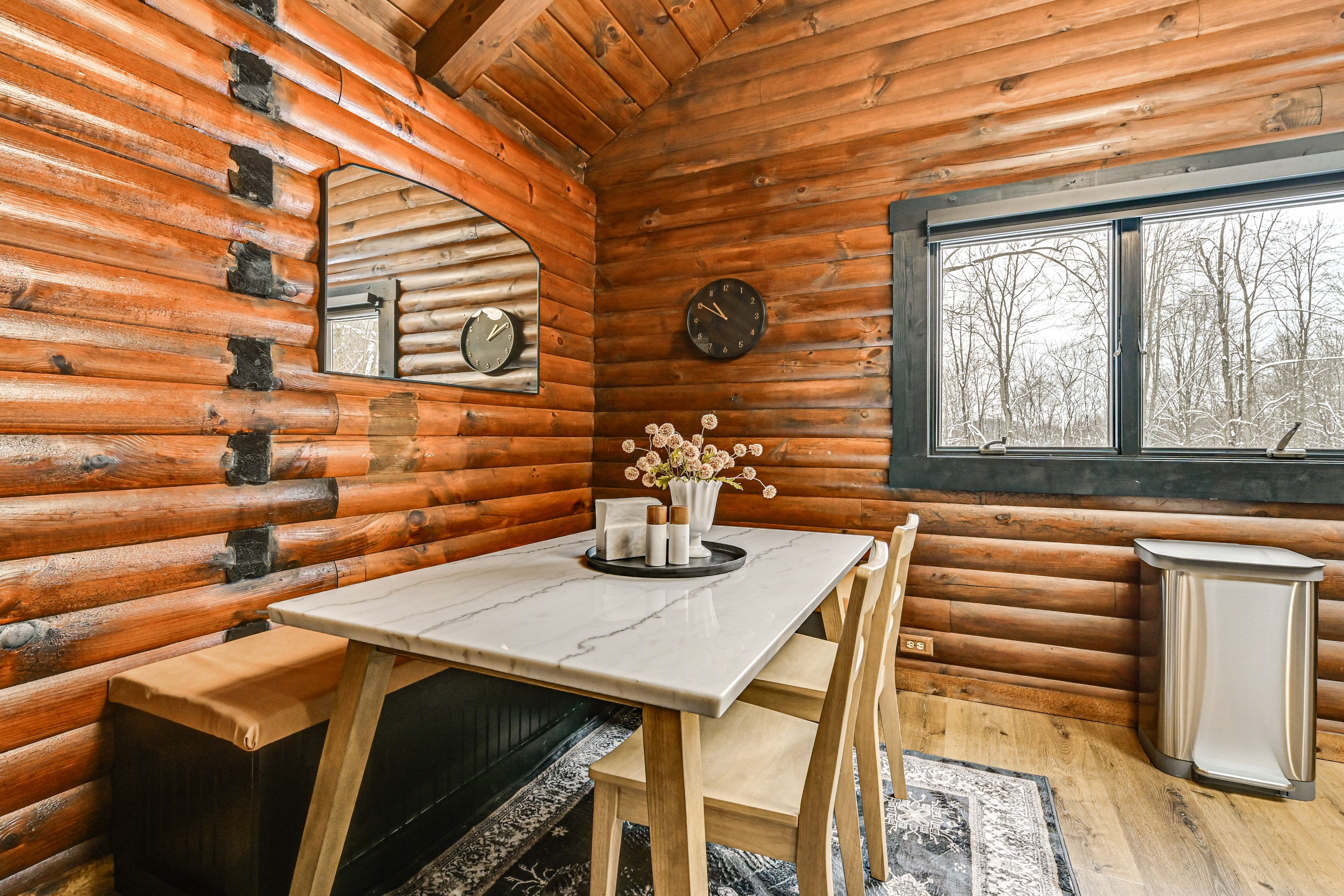 Dining Table | Dishware/Flatware