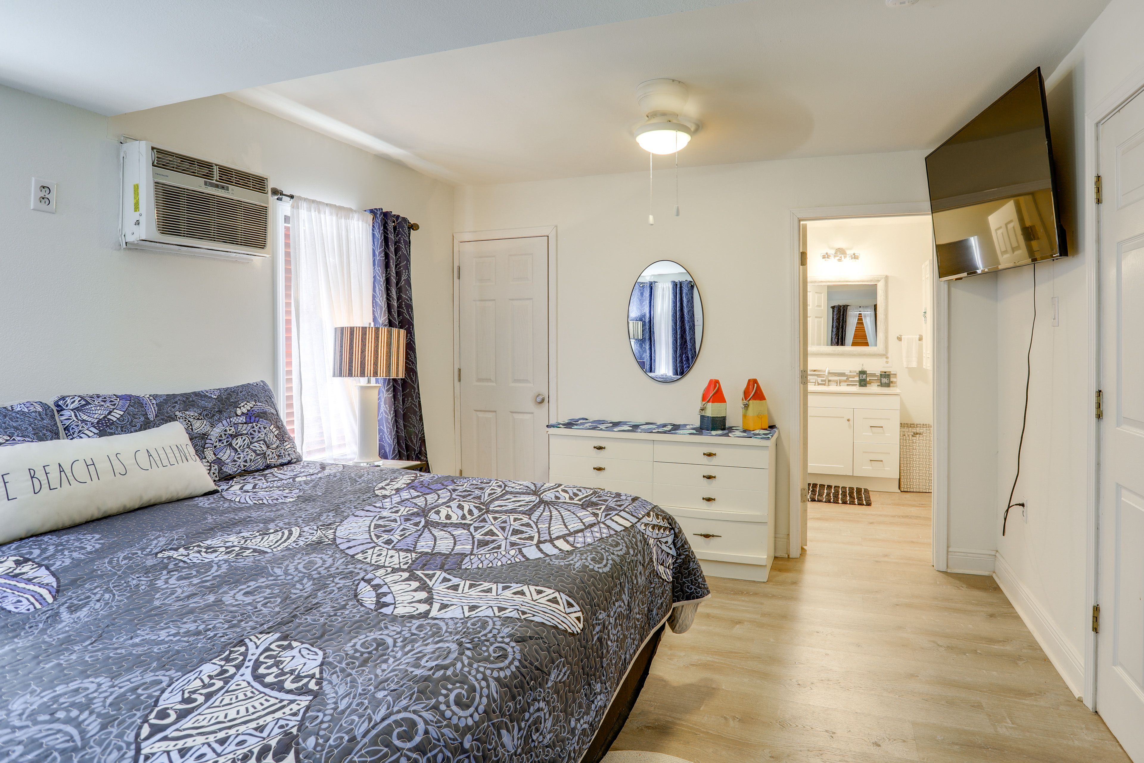 Bedroom 1 | King Bed | Linens