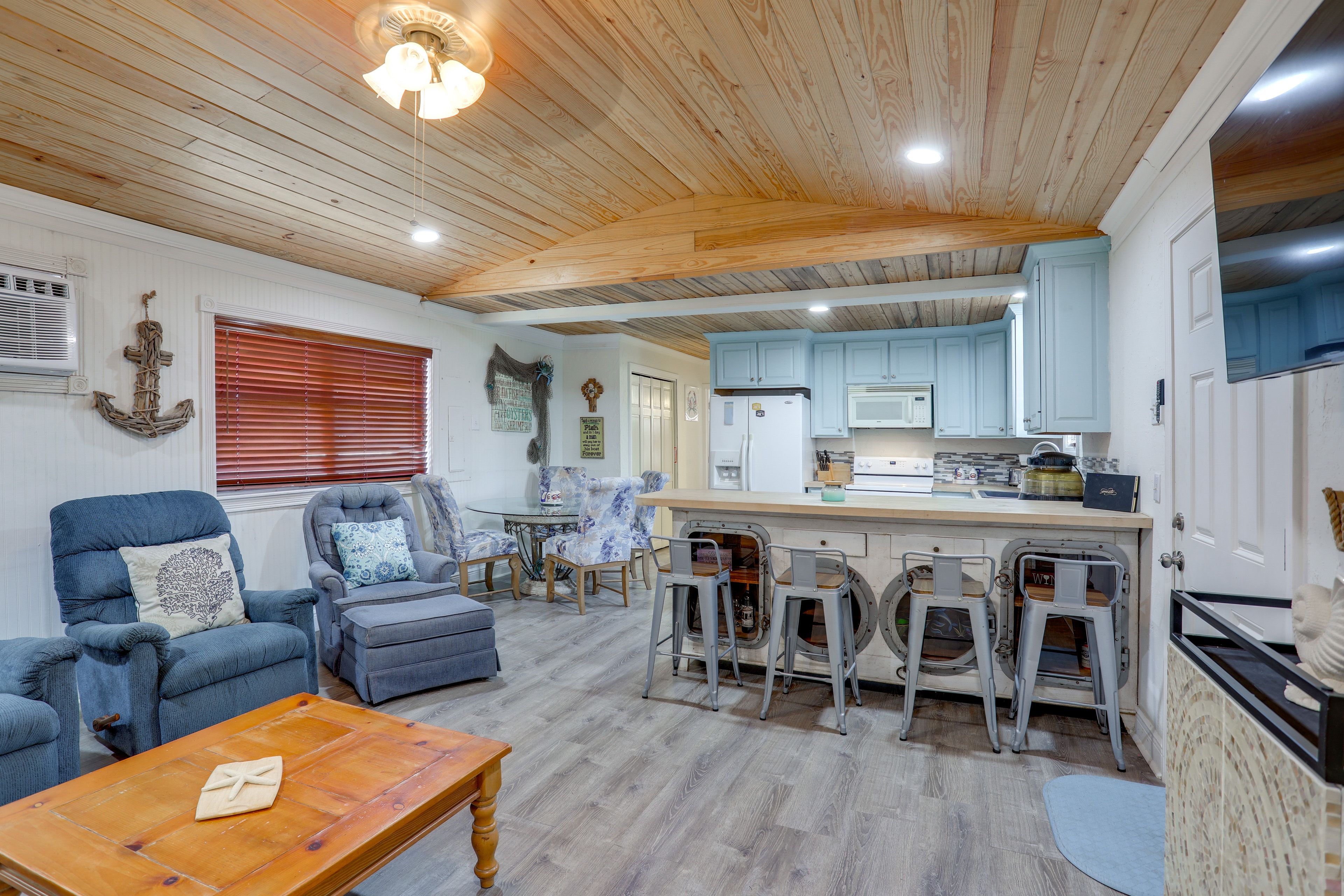 Grand Isle Vacation Rental | 2BR | 2BA | 1,077 Sq Ft | Stairs Required