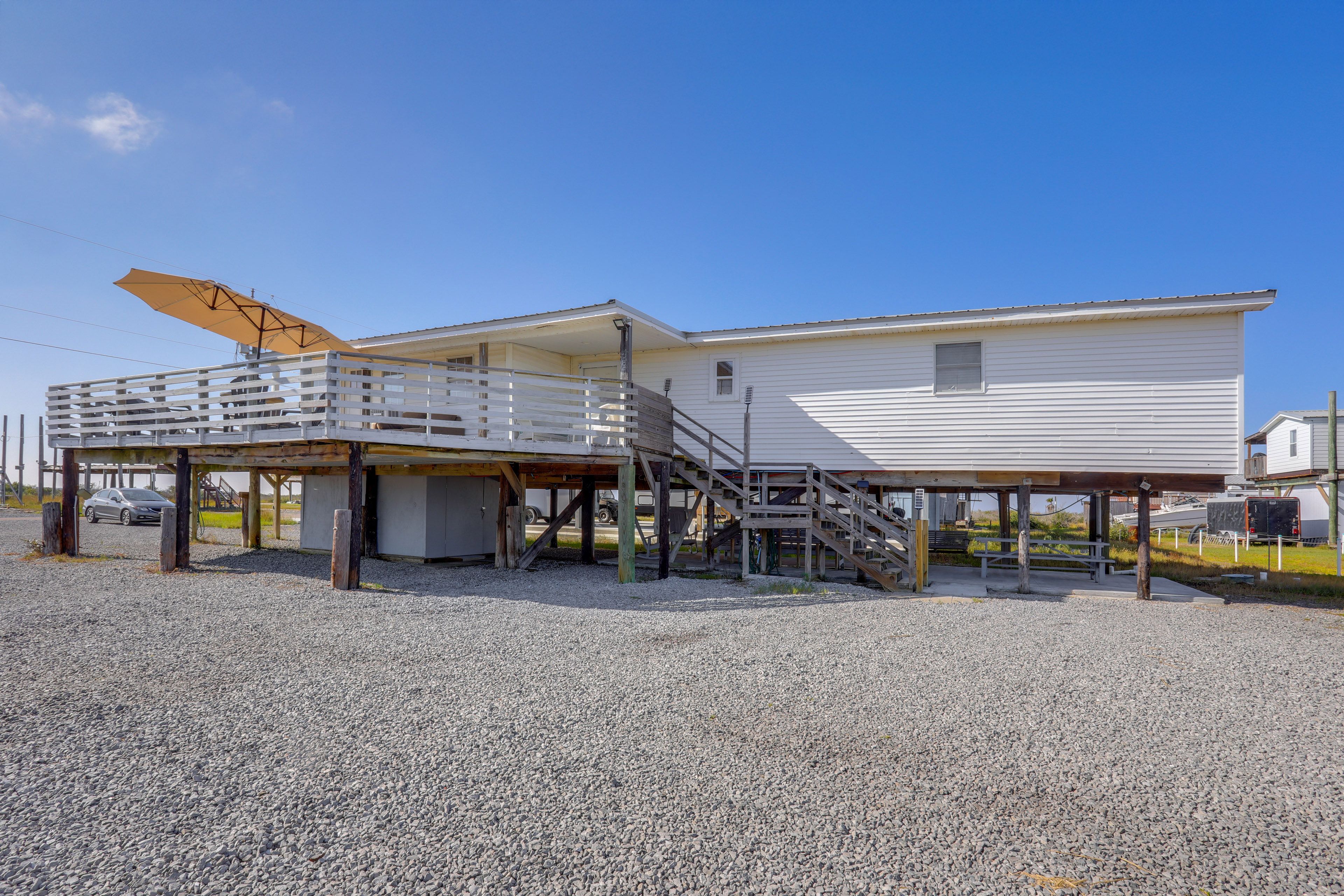 Exterior | Parking | Driveway (5 Vehicles) | Boats Allowed