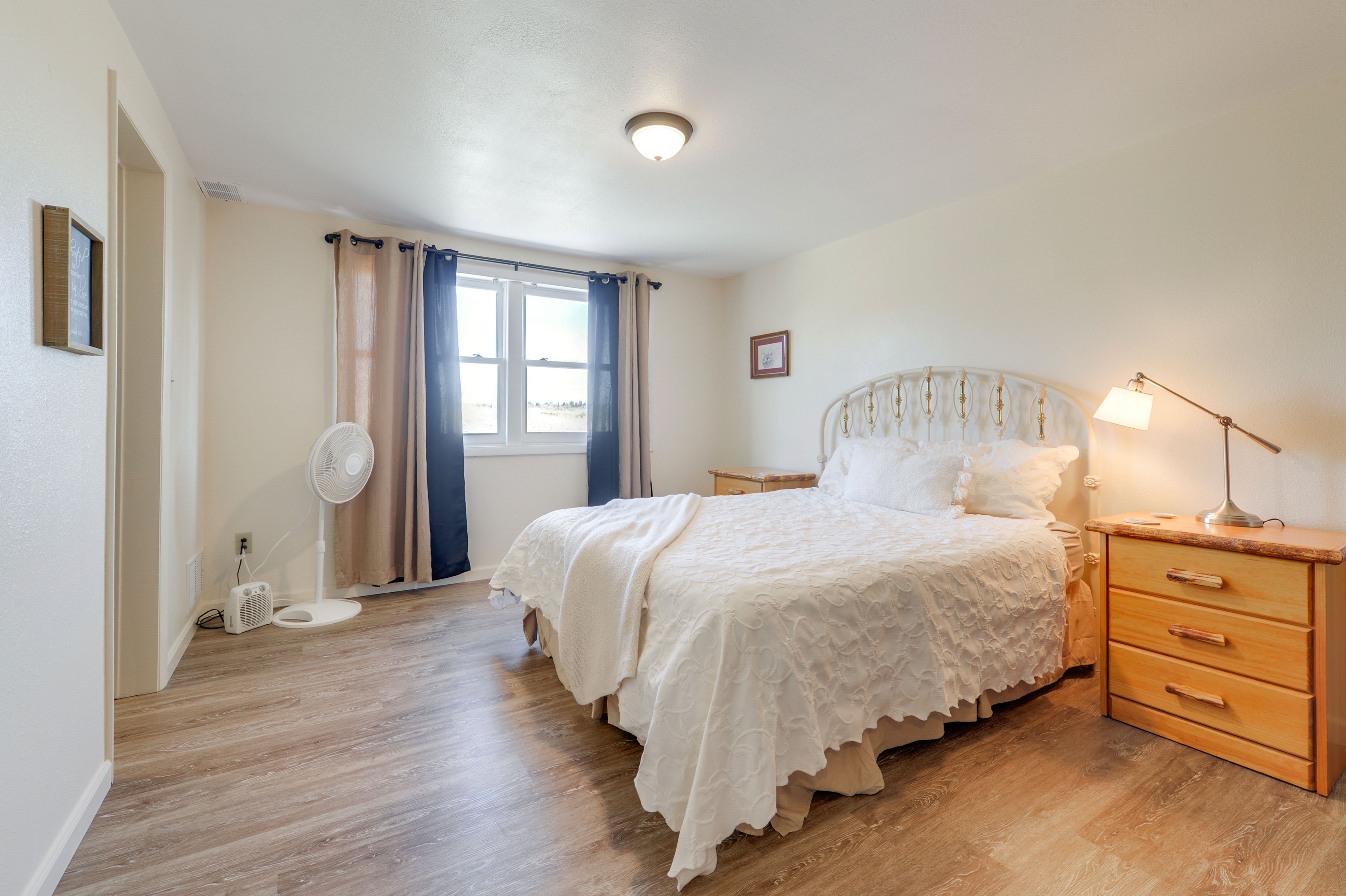 Bedroom 1 | Queen Bed