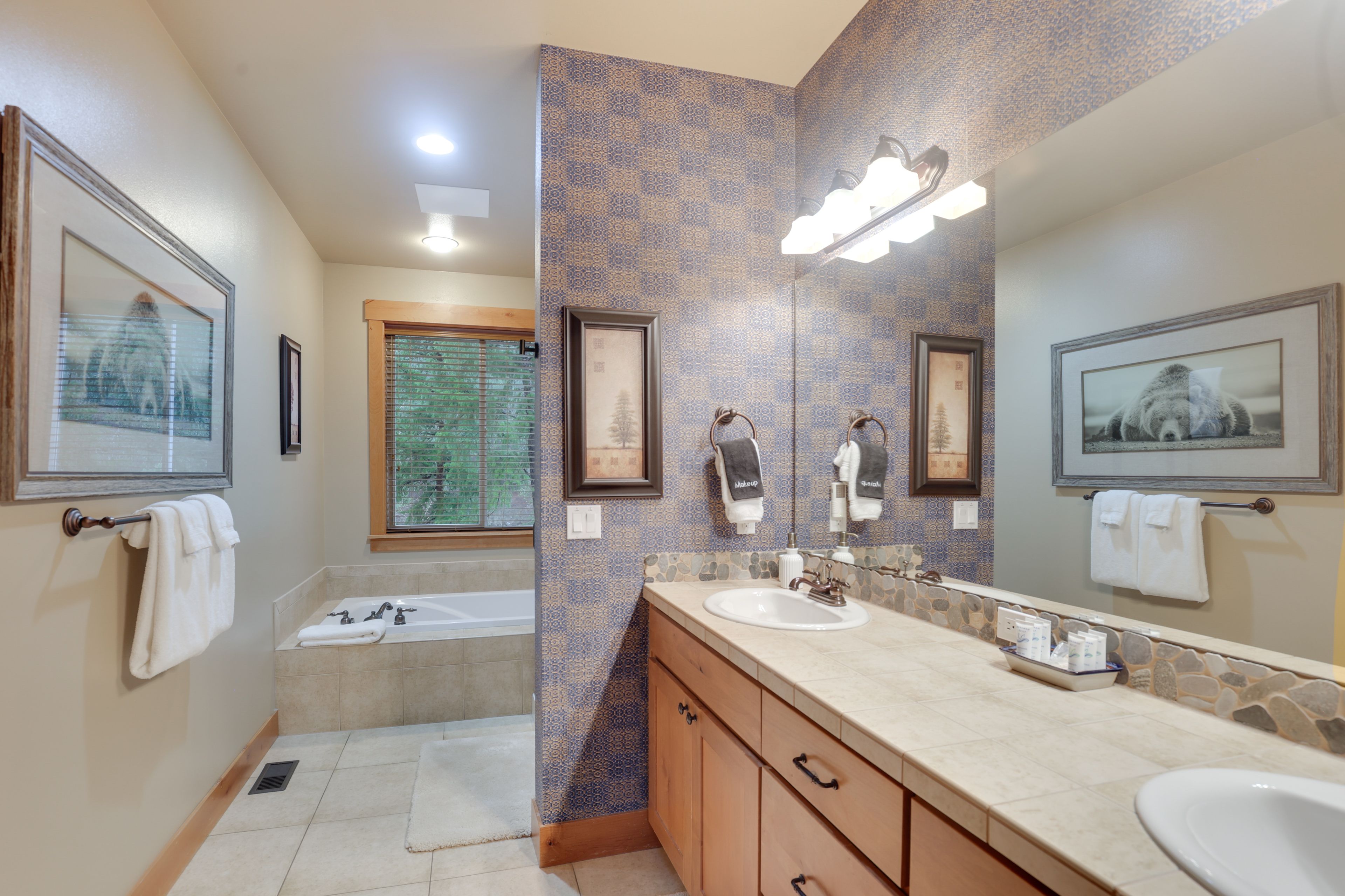 Full Bath | Towels | Hair Dryer | Main Level