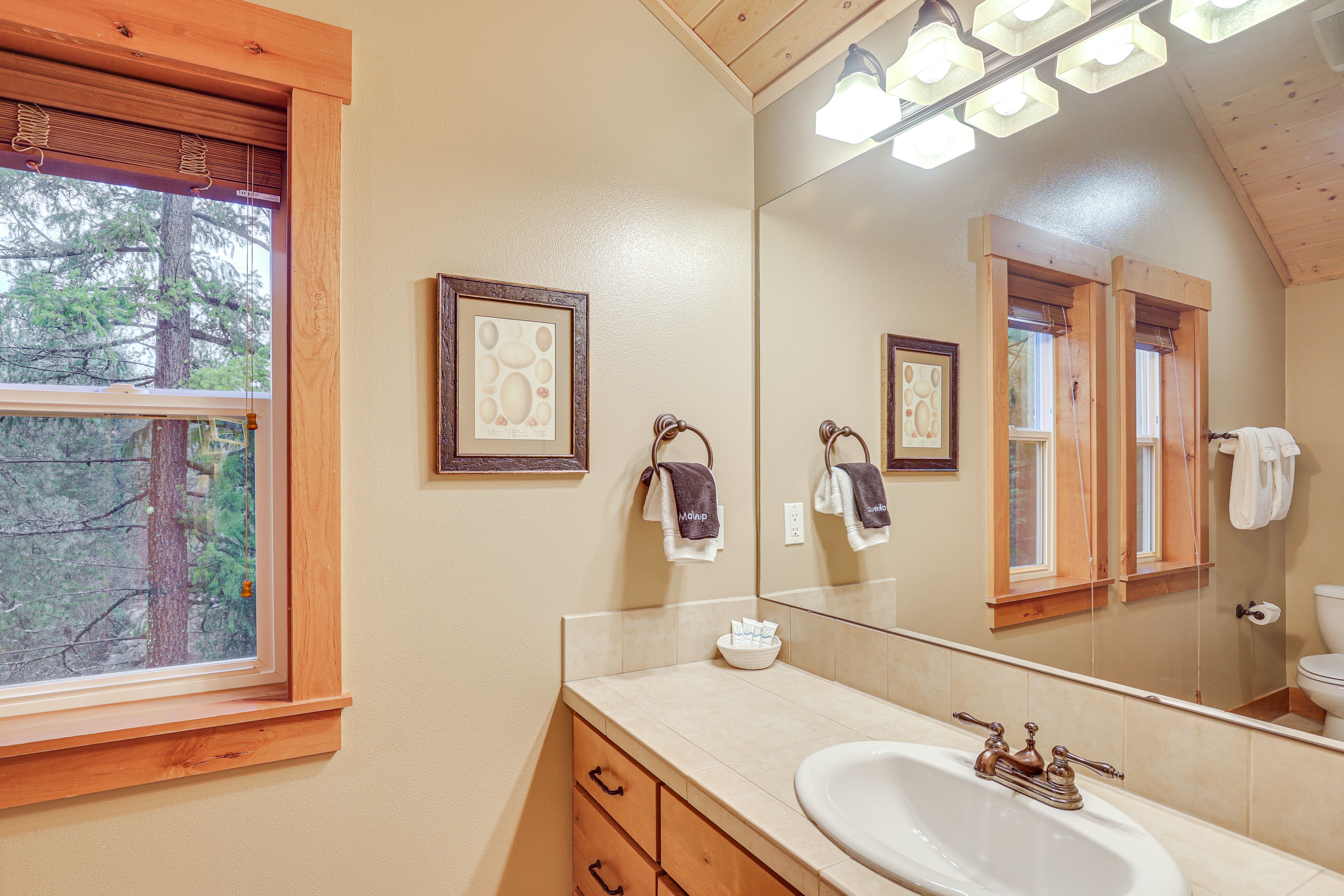 Full Bath | Upper Level