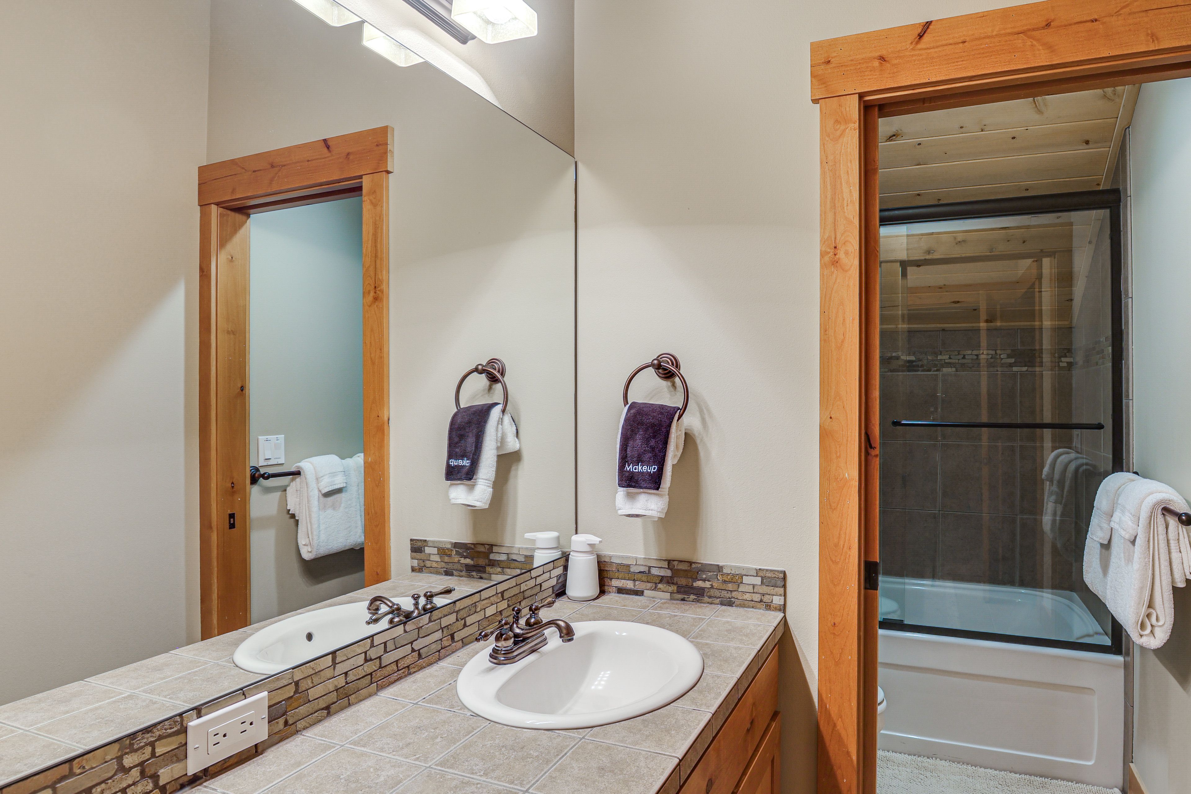 Full Bath | Upper Level