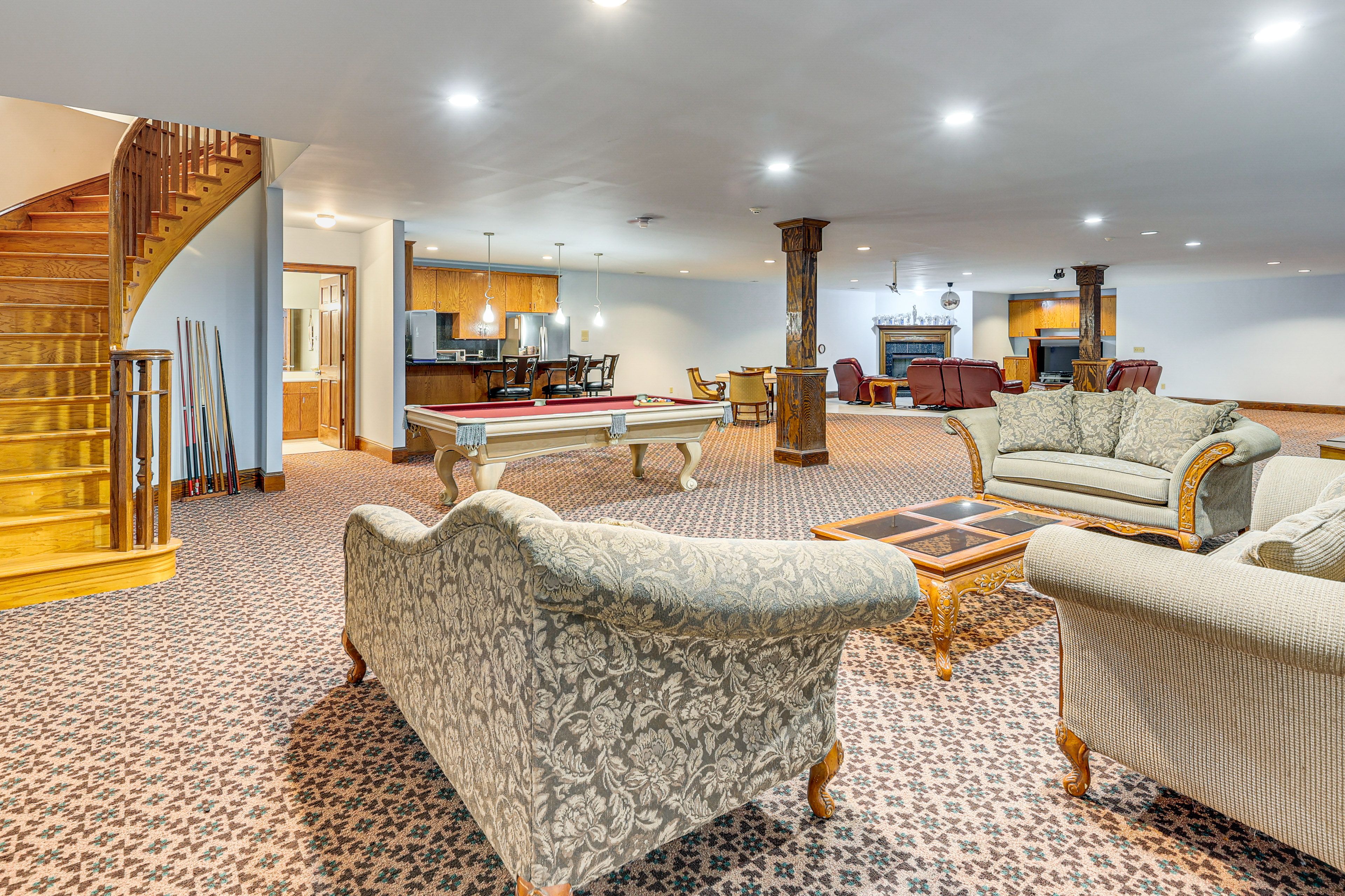 Unit Interior | Smart TV | Free WiFi | Pool Table