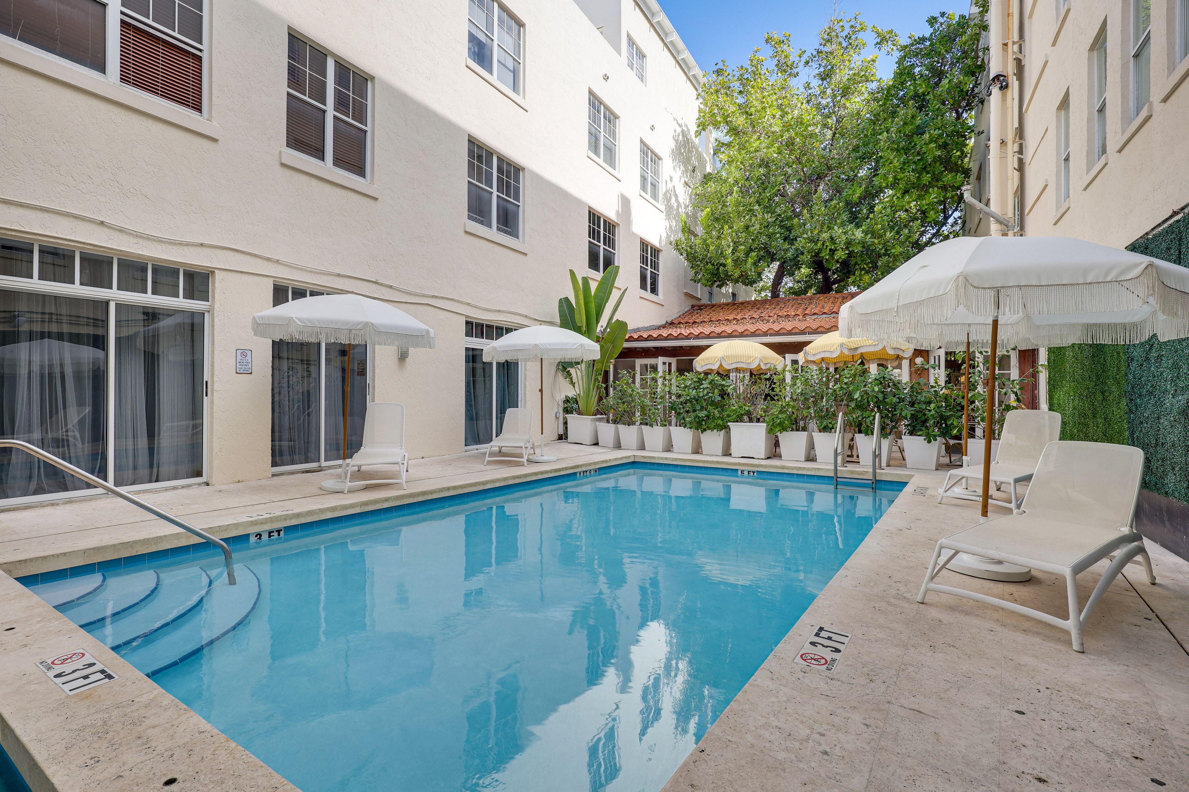 The Mercury Hotel | Community Amenities | Outdoor Pool