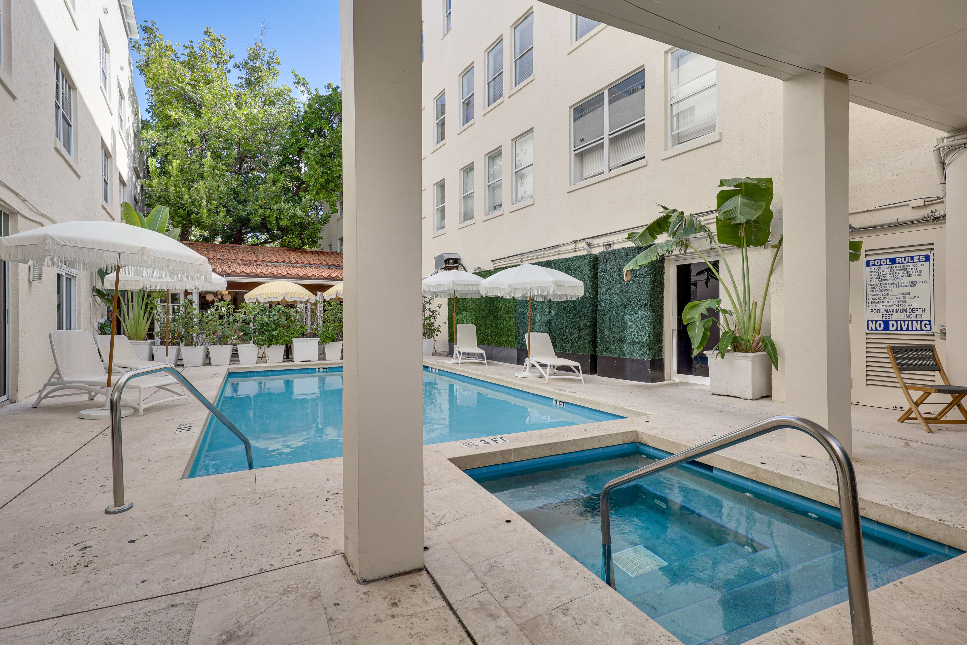 Community Pool & Hot Tub