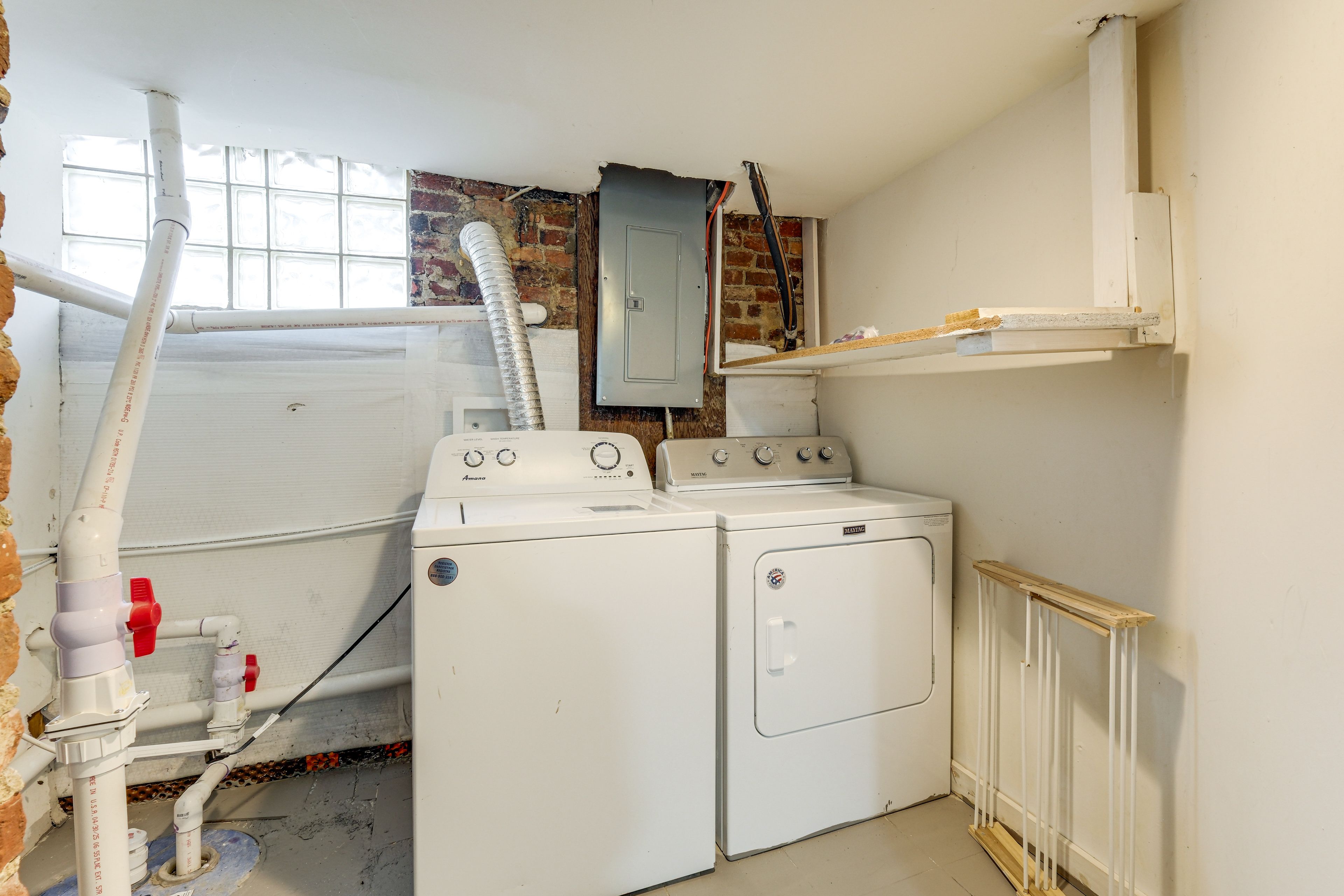 Shared Laundry Room | Washer/Dryer