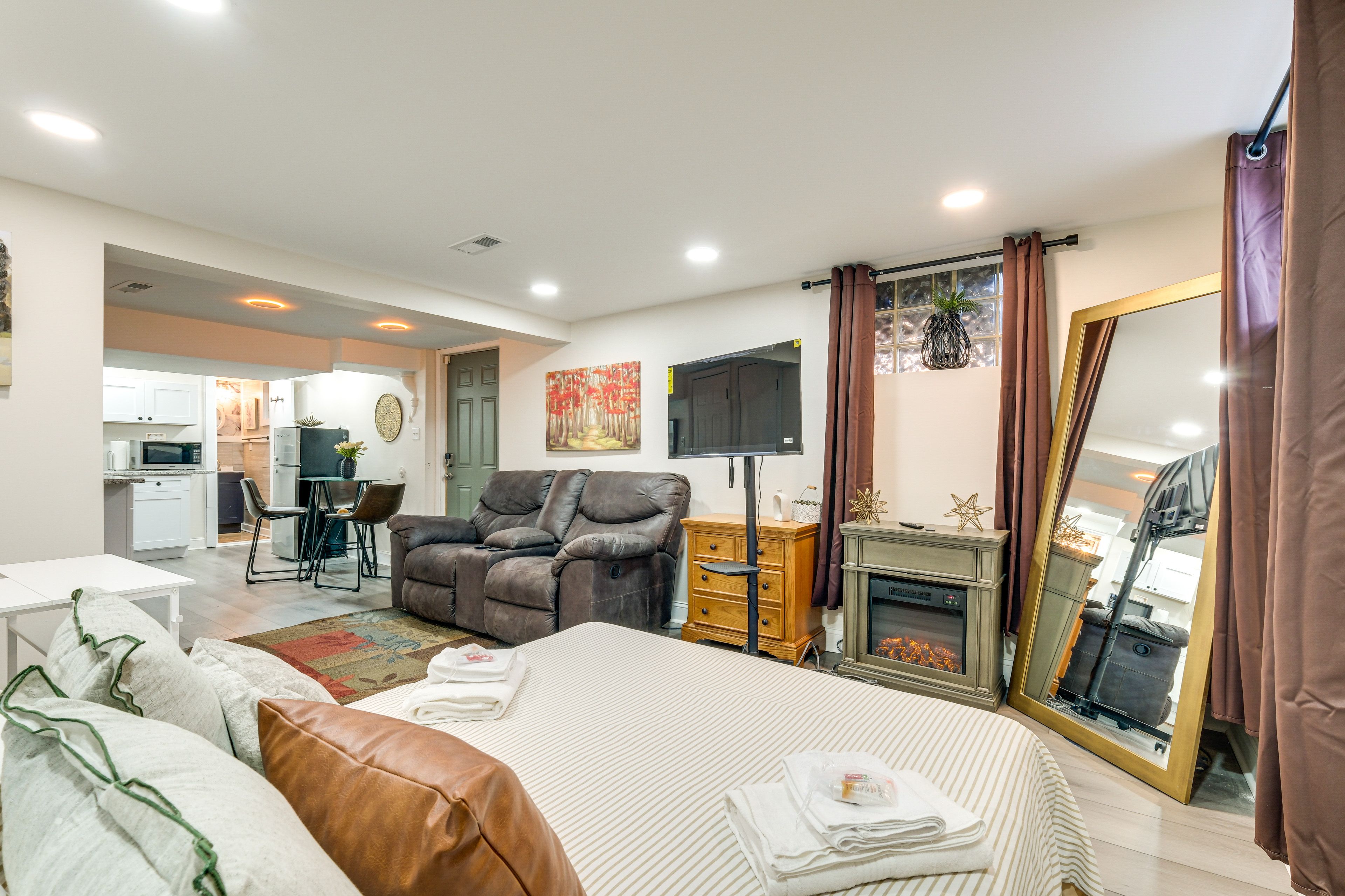 Studio | Queen Bed | Electric Fireplace