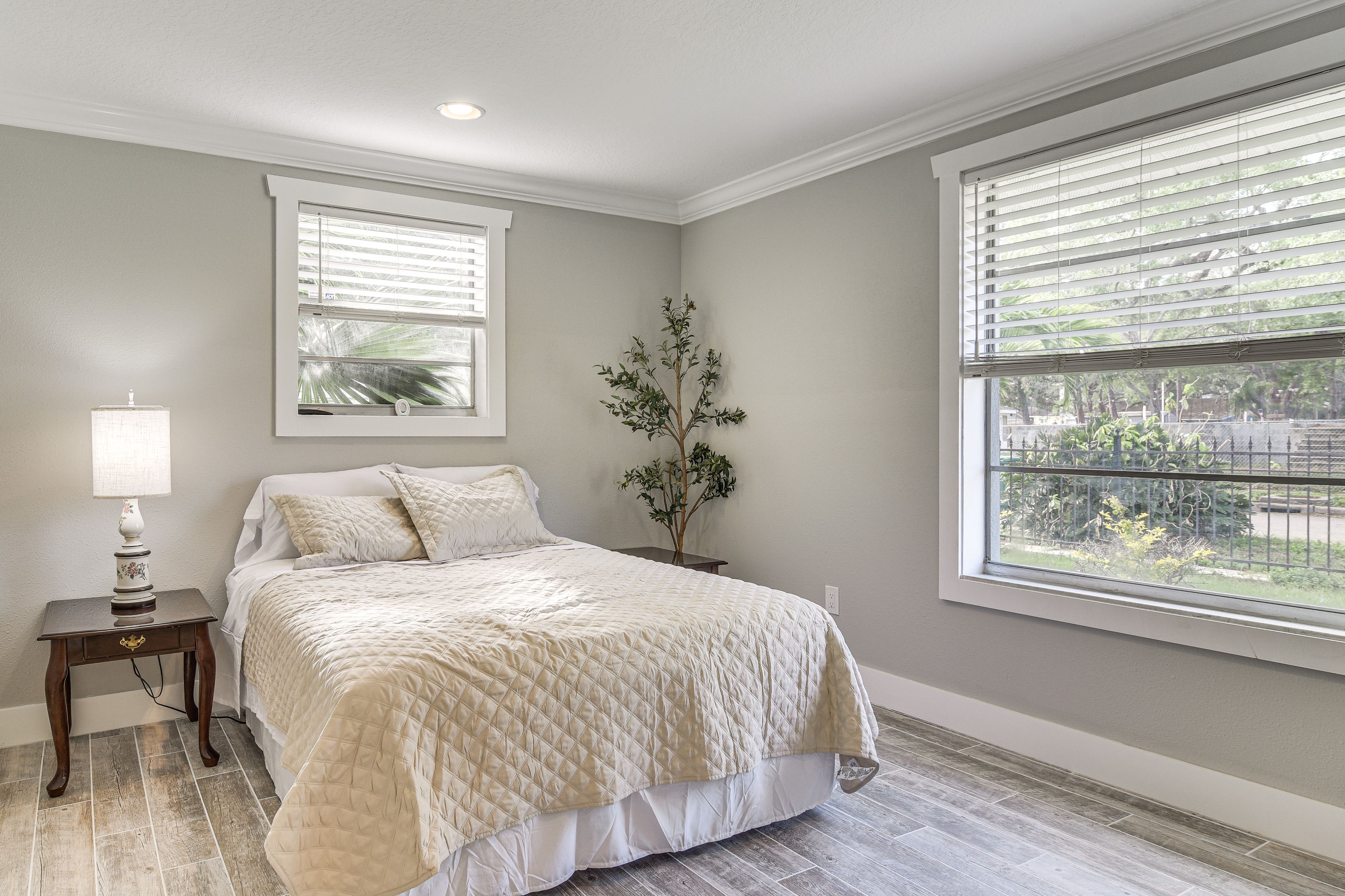 Bedroom 2 | Queen Bed