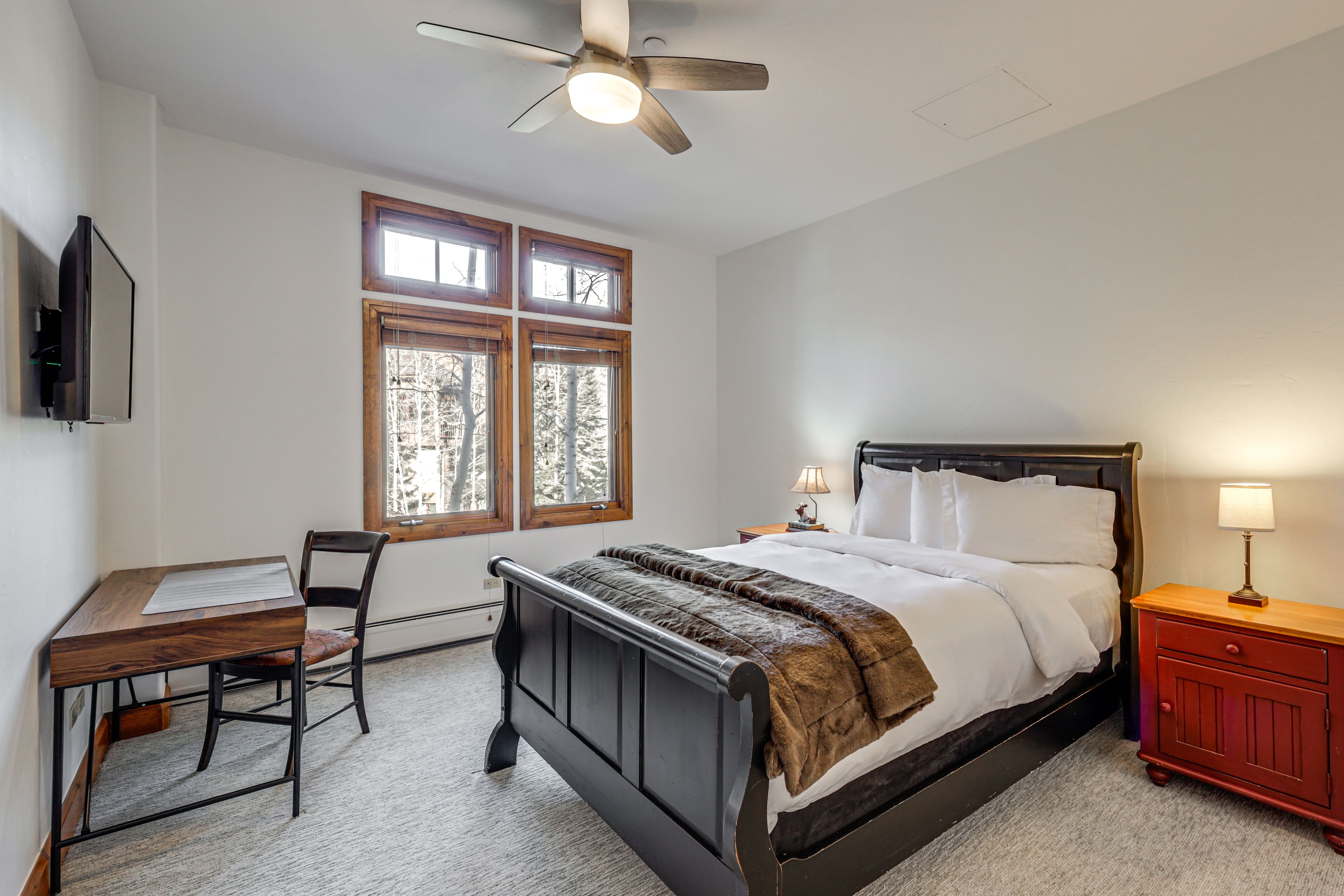 Bedroom 2 | Queen Bed