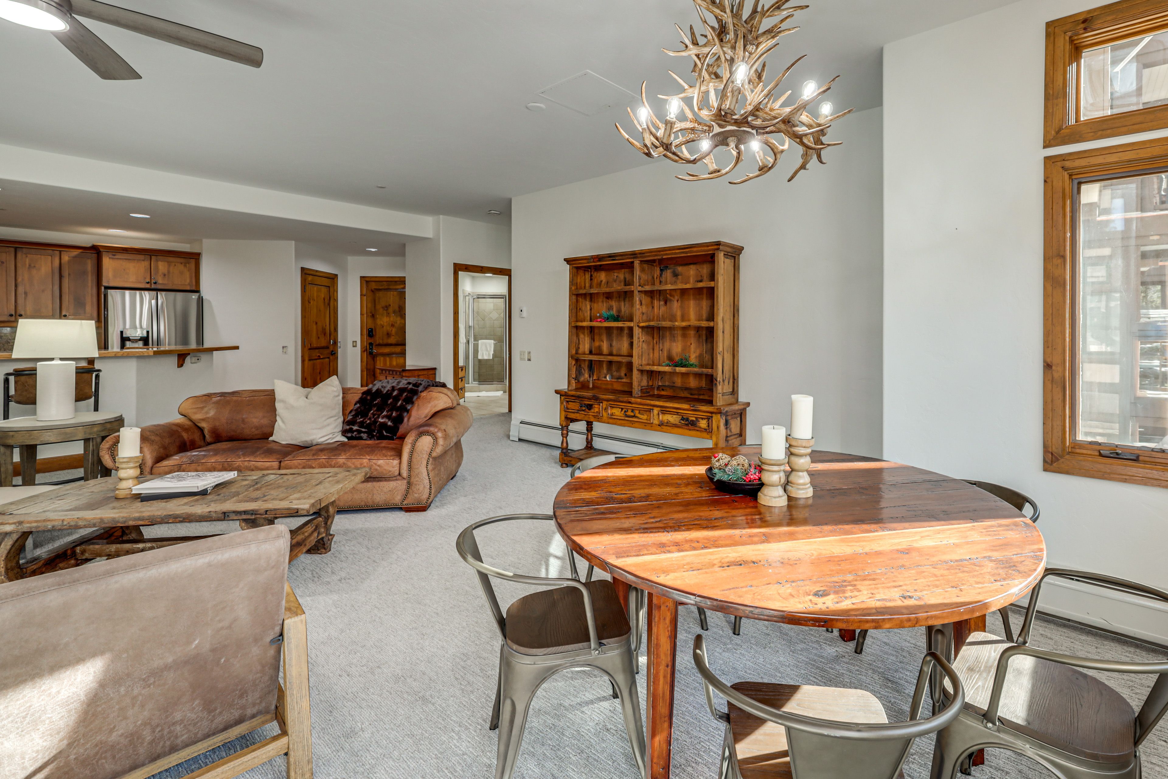 Dining Area | Dishware/Flatware Provided