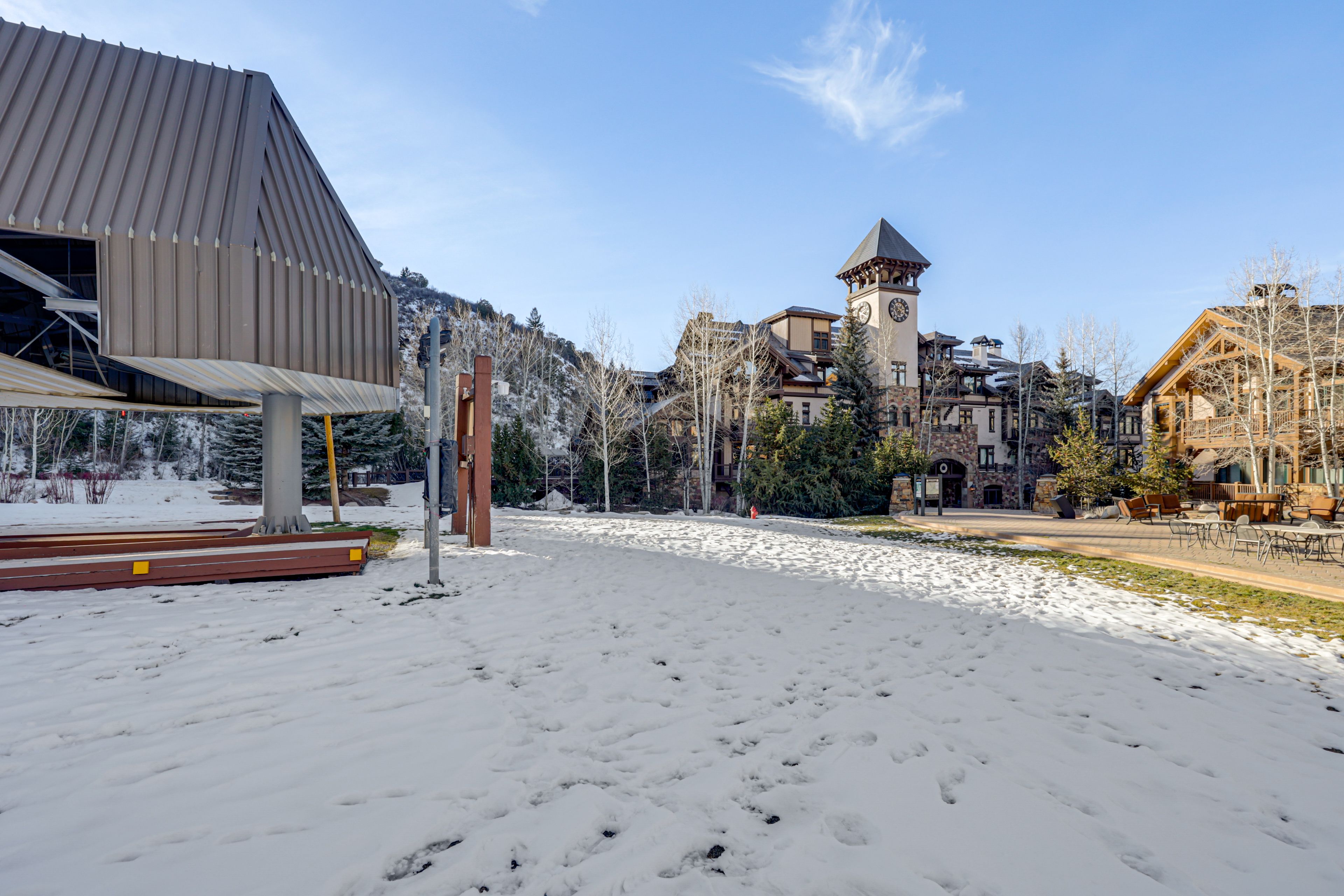 Arrow Bahn Express | Steps From Building