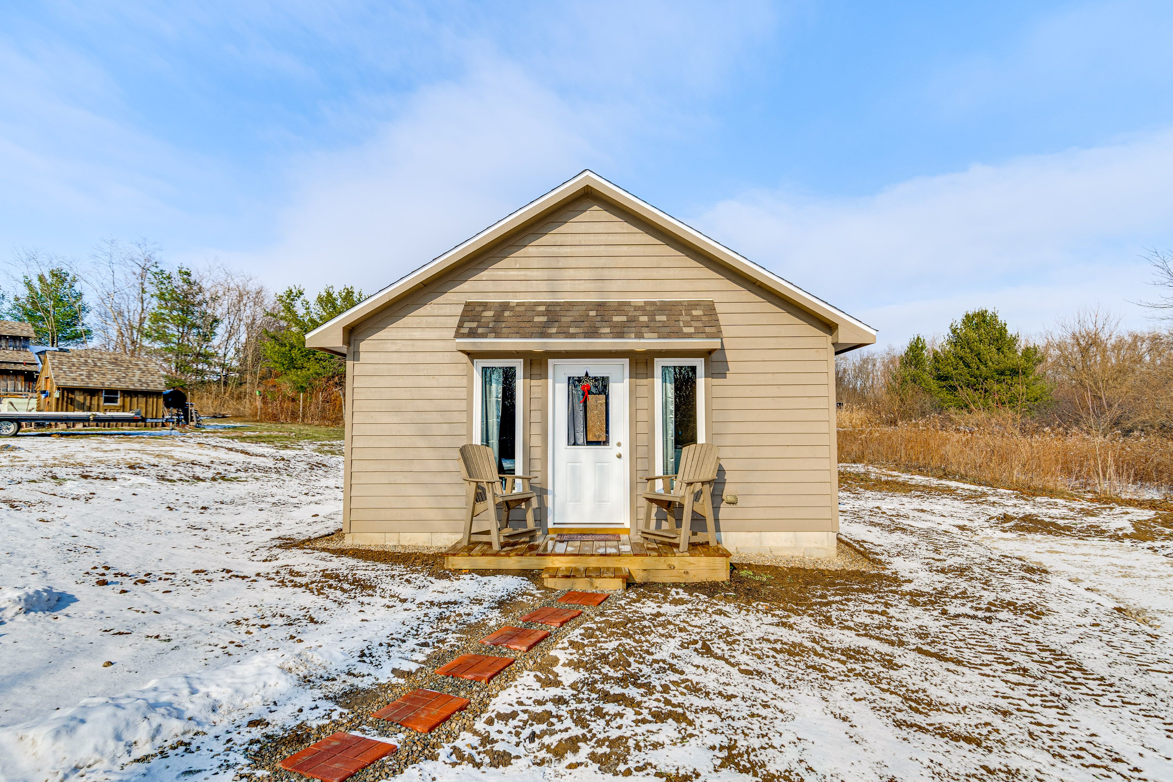 Parking | Gravel Driveway (4 Vehicles)