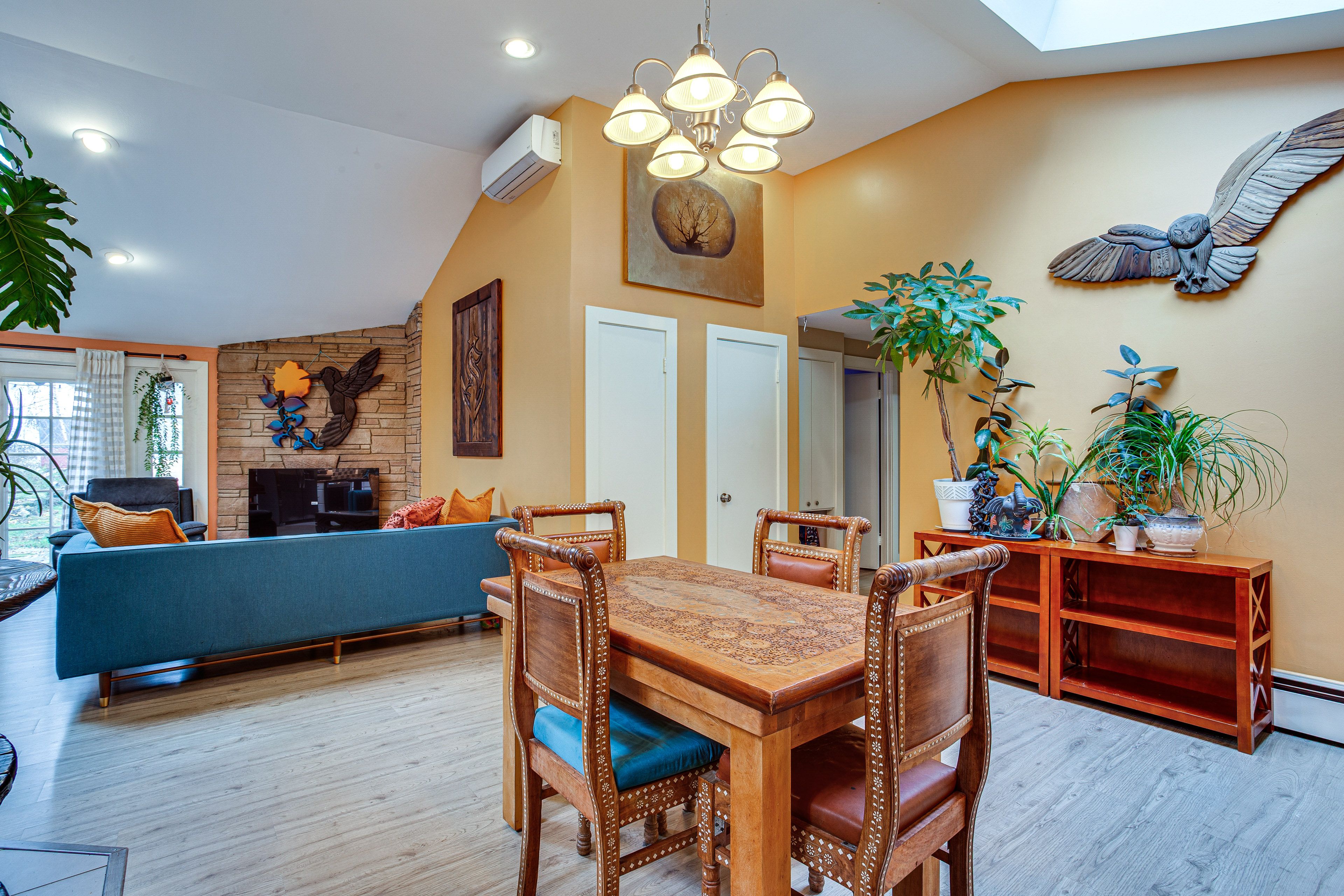 Dining Table | Dishware/Flatware