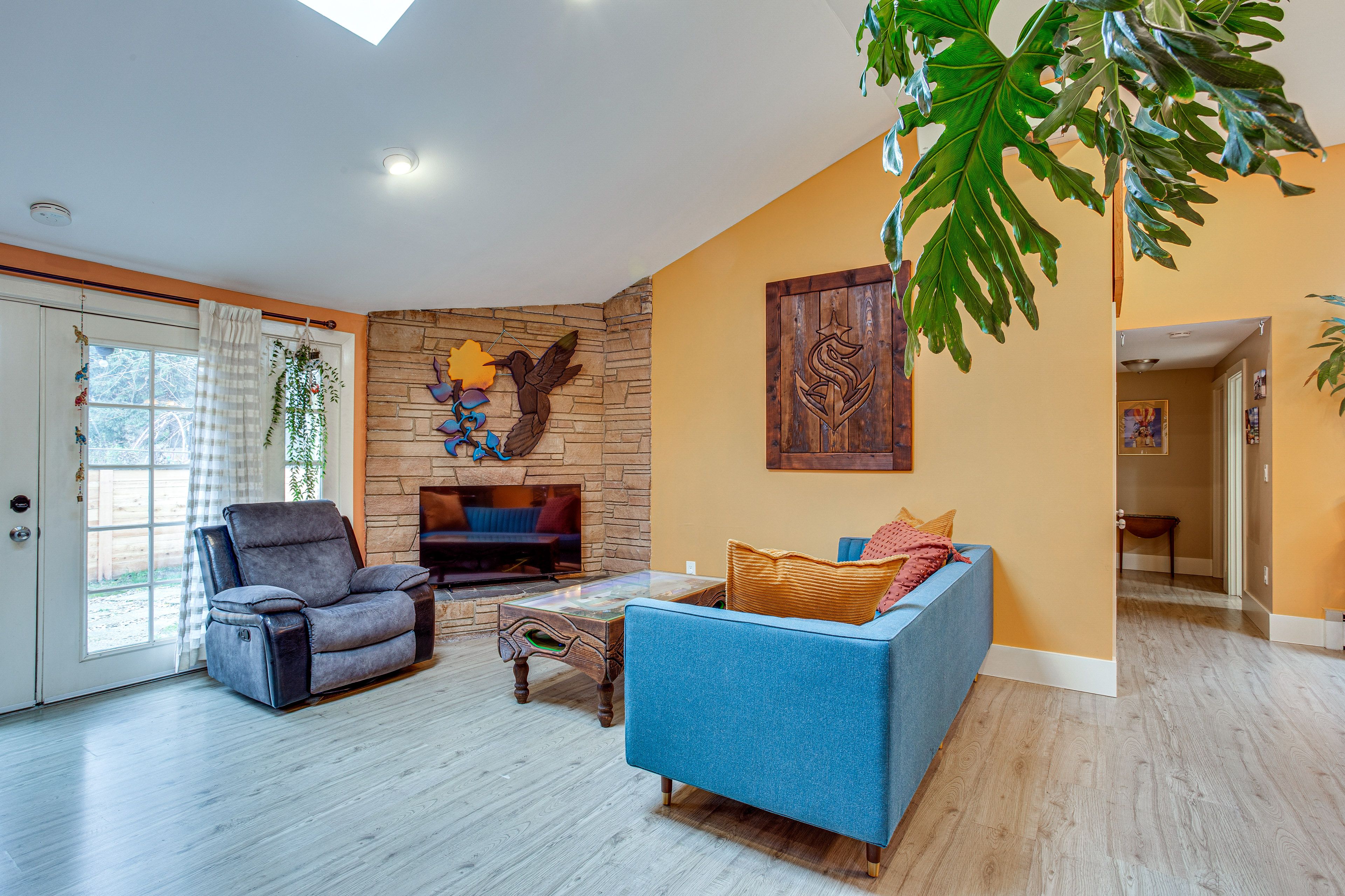 Living Area | Smart TV | Grand Piano | Board Games