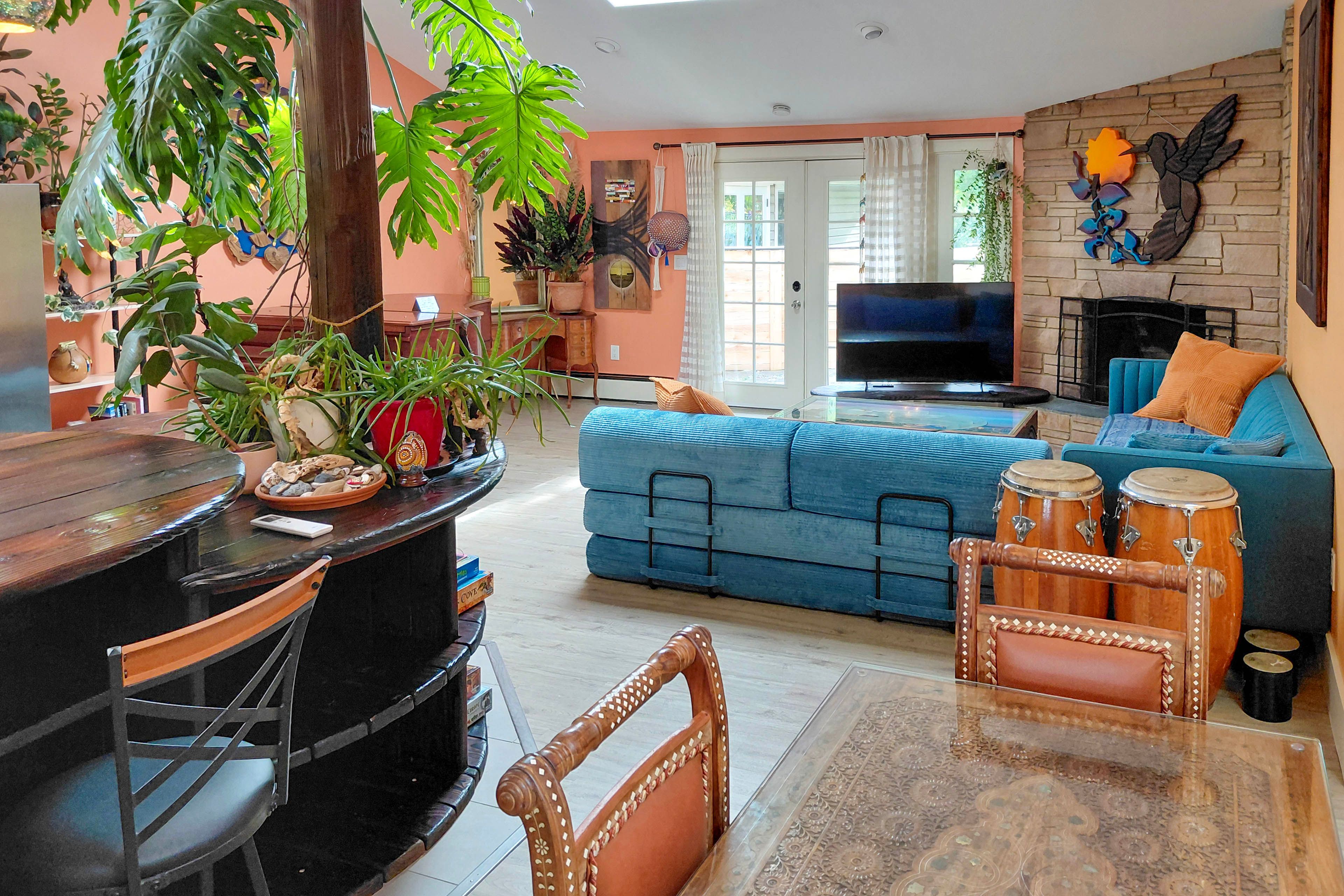 Living Area | Smart TV | Grand Piano | Board Games