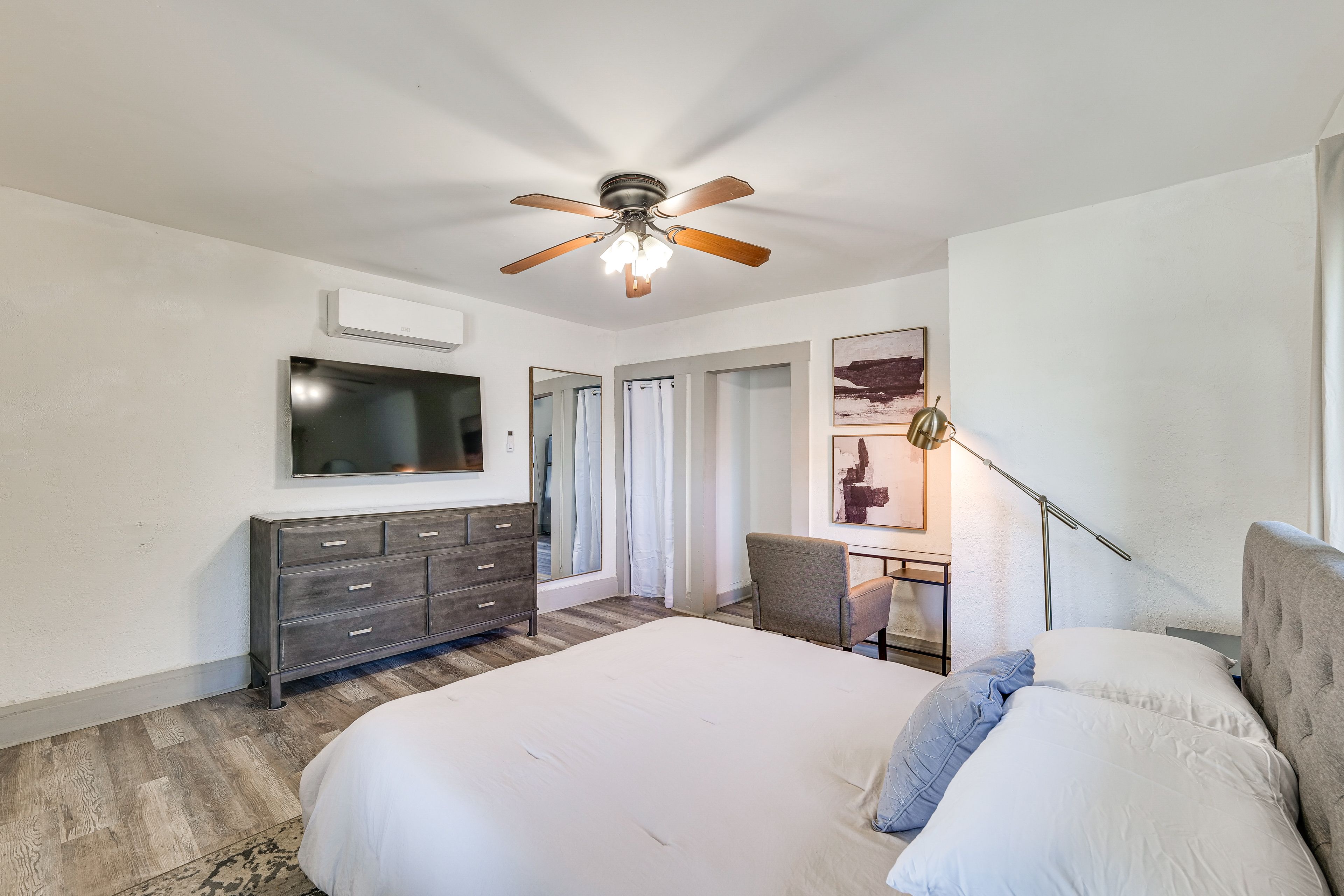 Bedroom | Workspace | Smart TV | Single-Story Unit