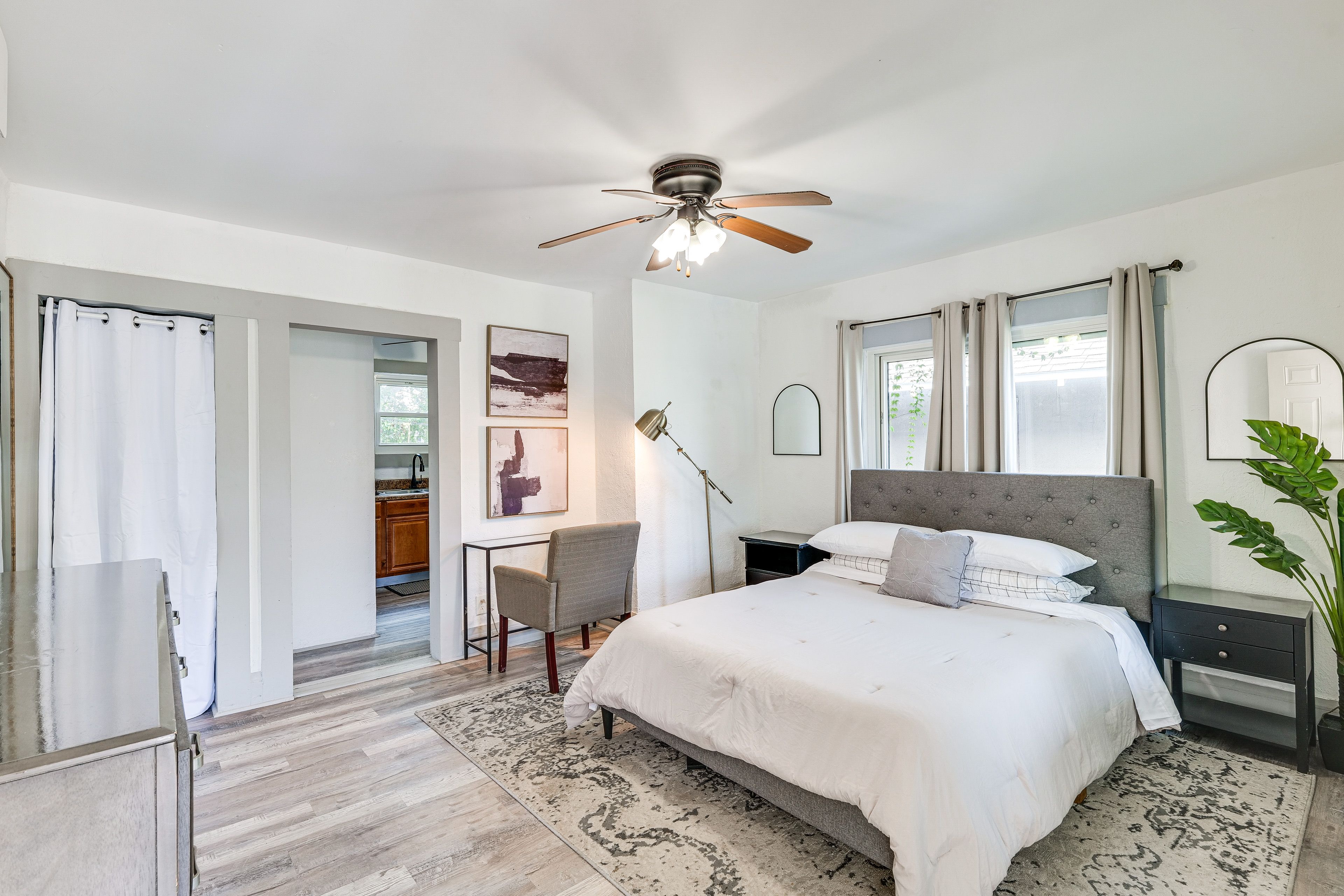 Bedroom | Queen Bed | Central A/C