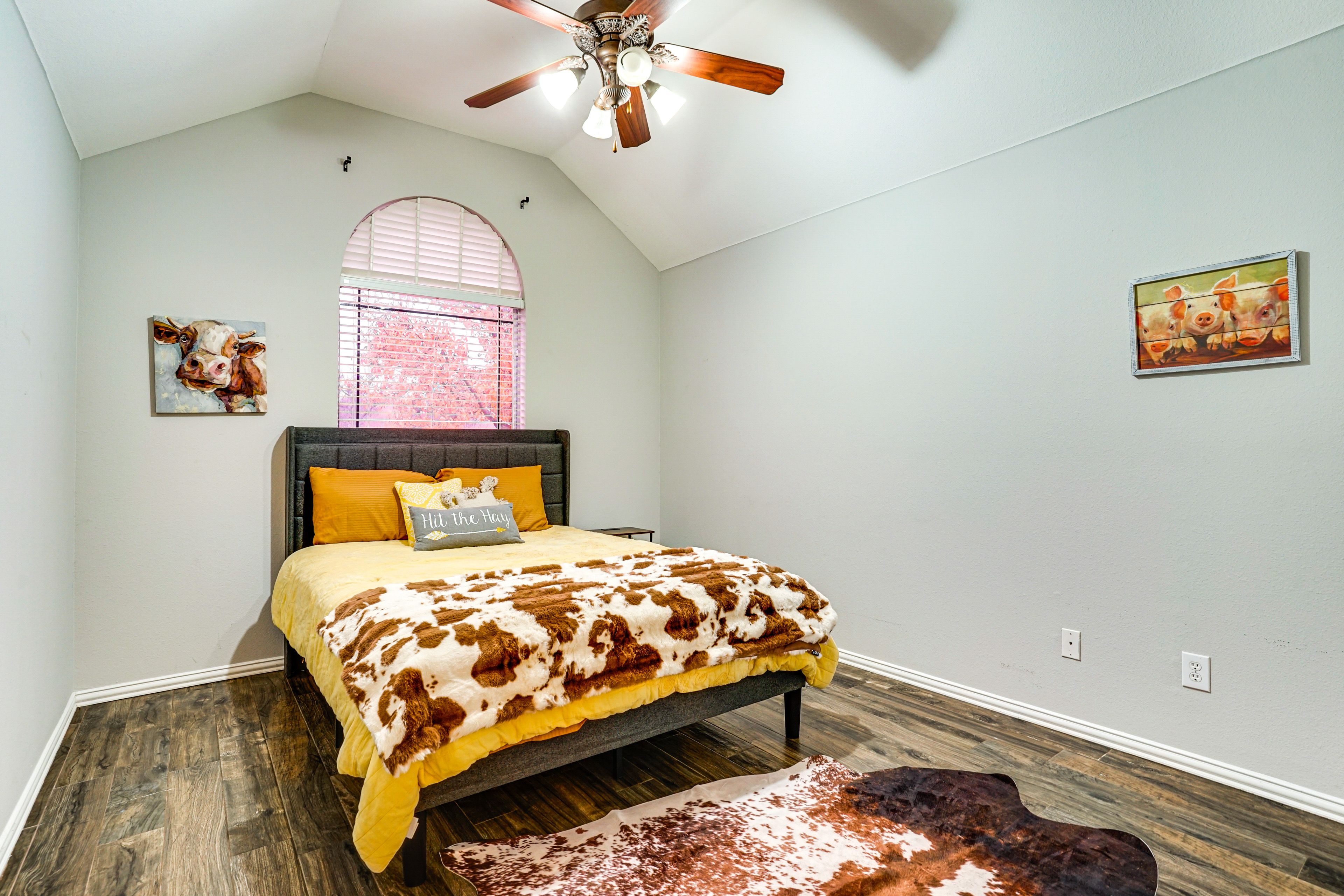 Bedroom 3 | Queen Bed