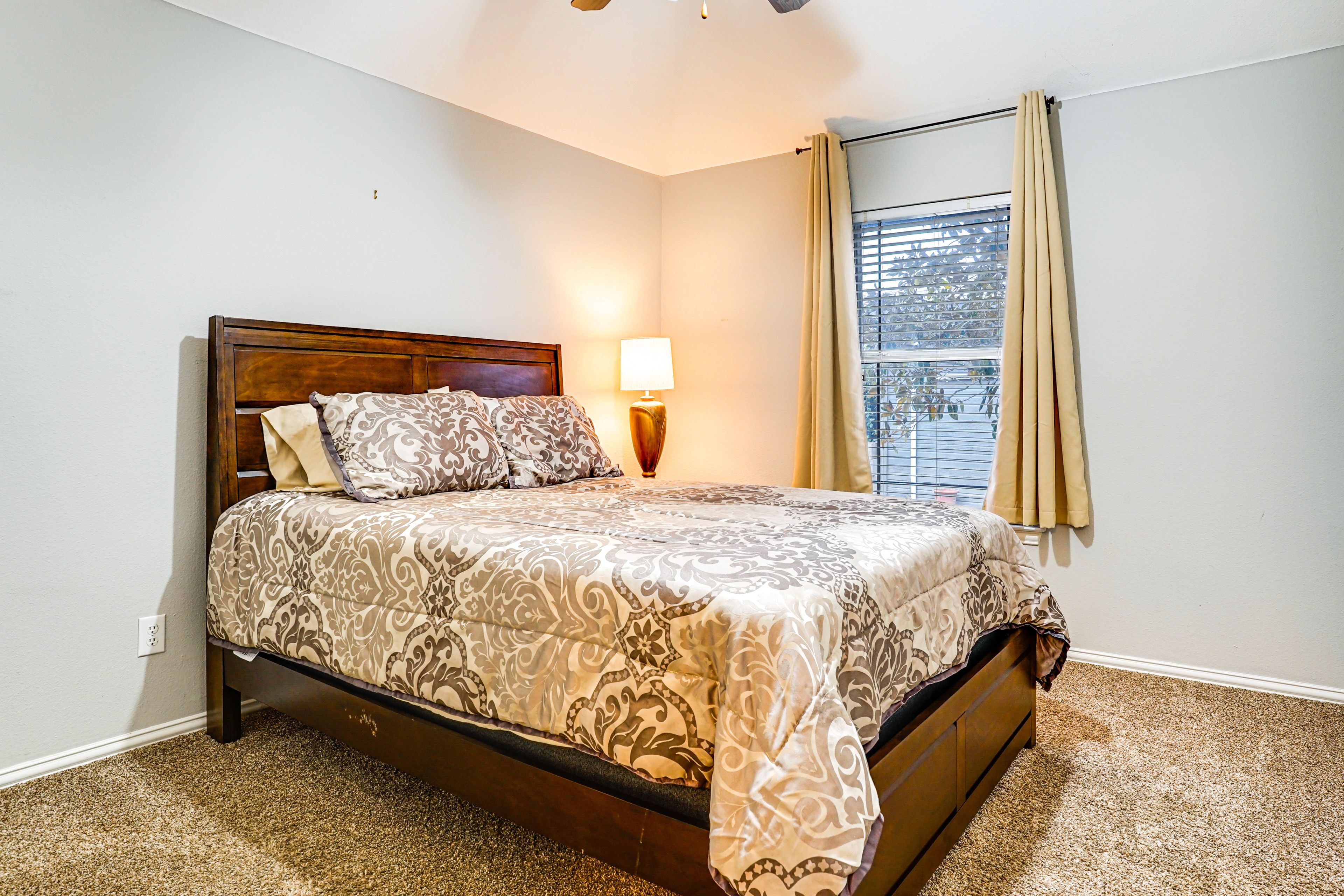 Bedroom 2 | Queen Bed