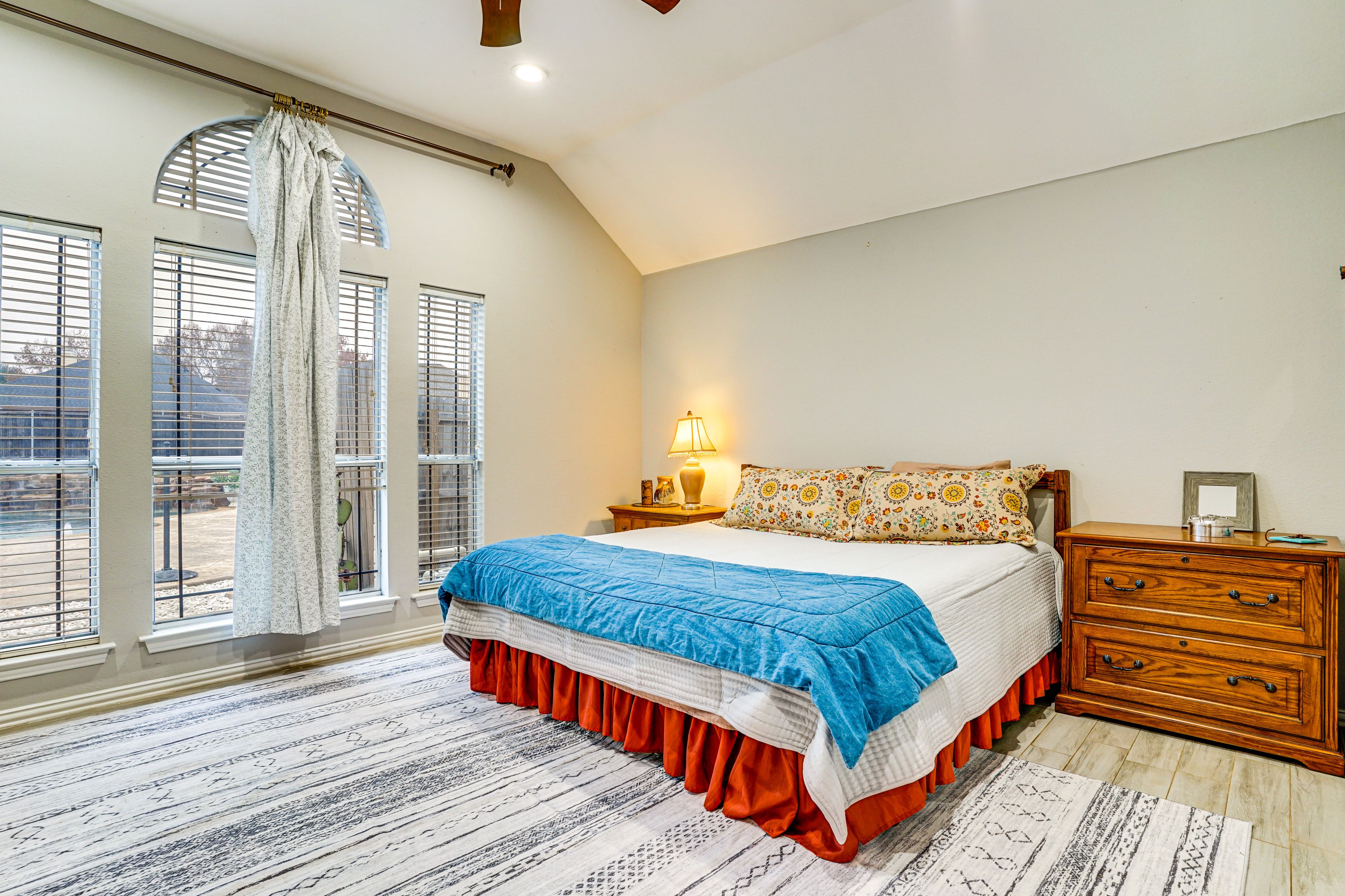 Bedroom 1 | King Bed