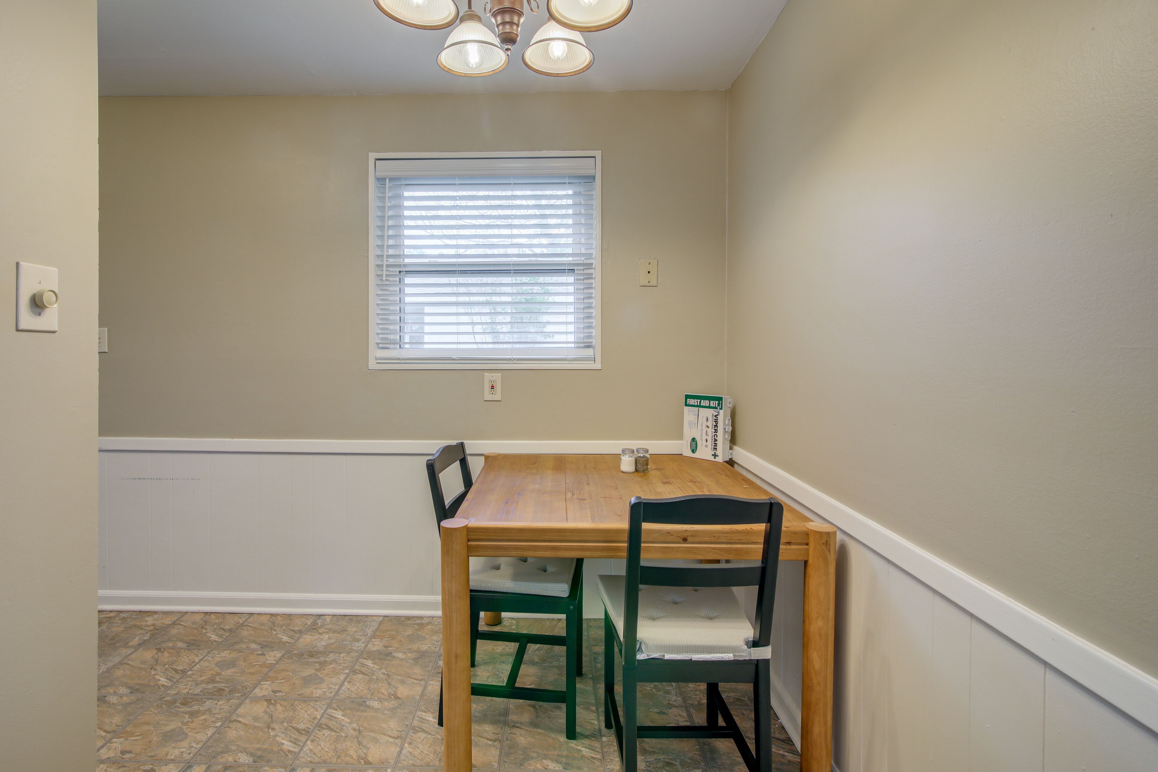 Eat-In Kitchen | Laundry Machines