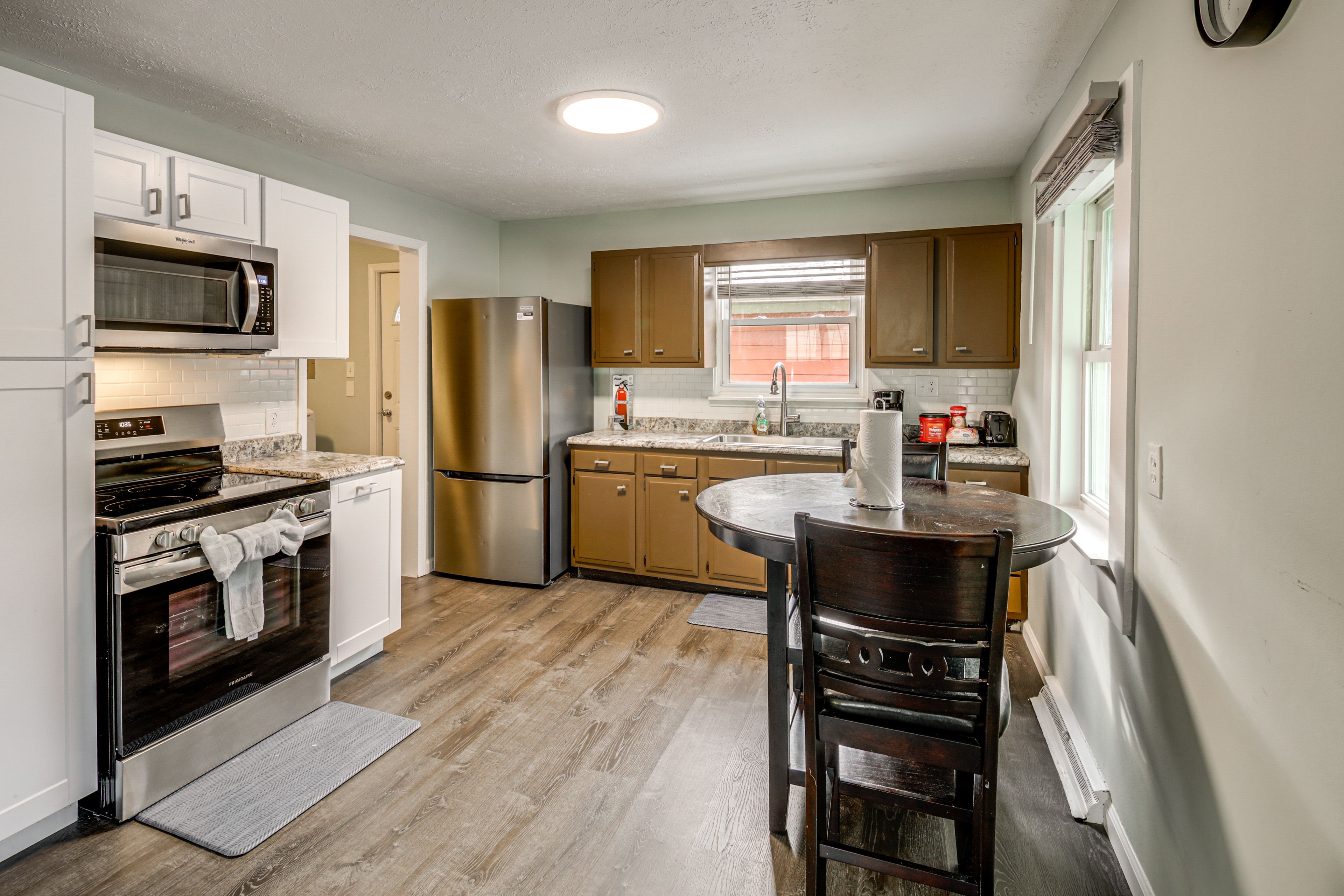 Dining Table | Dishware/Flatware | Kitchen | Cooking Basics | Spices Provided