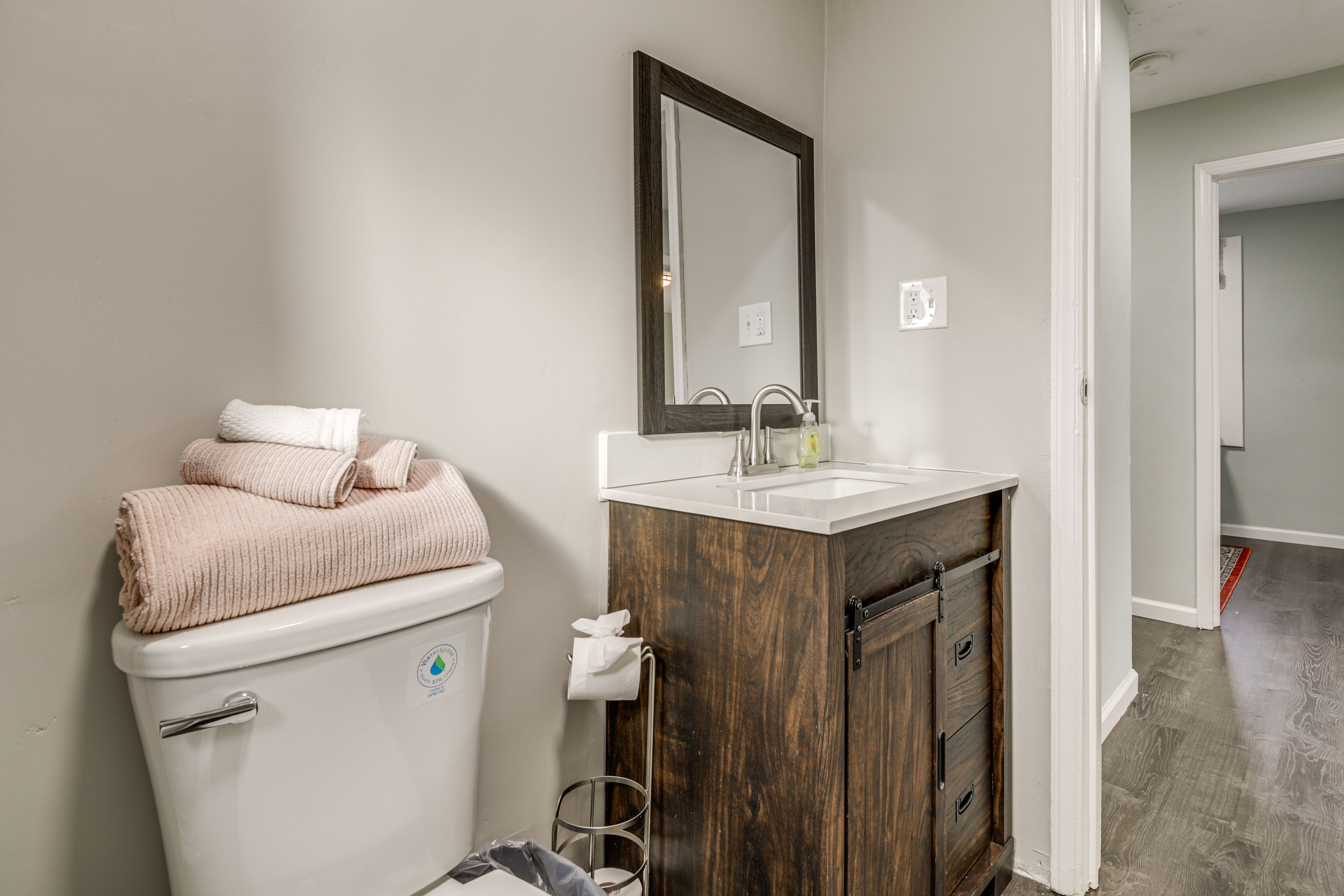 Full Bathroom | Towels Provided