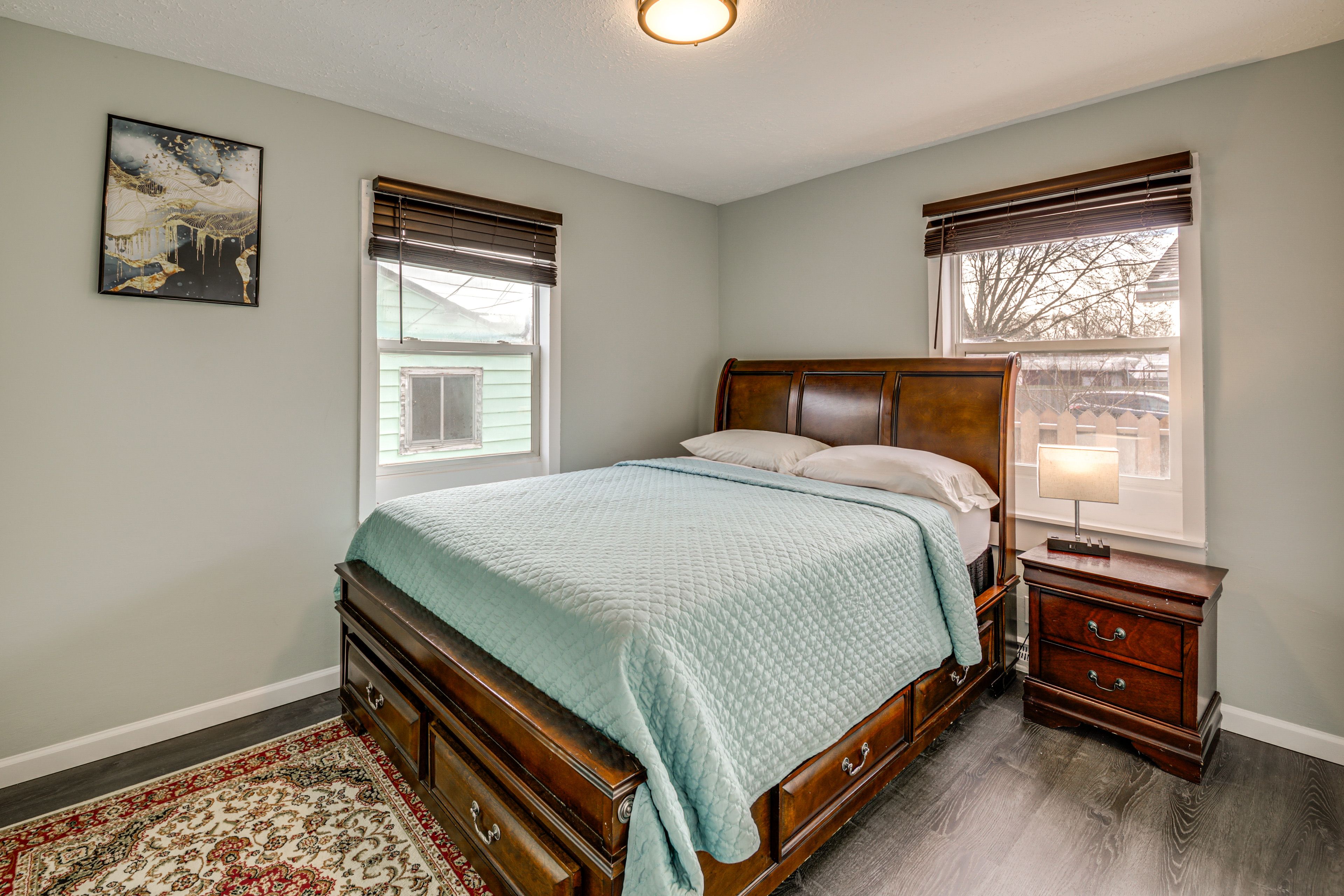 Bedroom 2 | Queen Bed