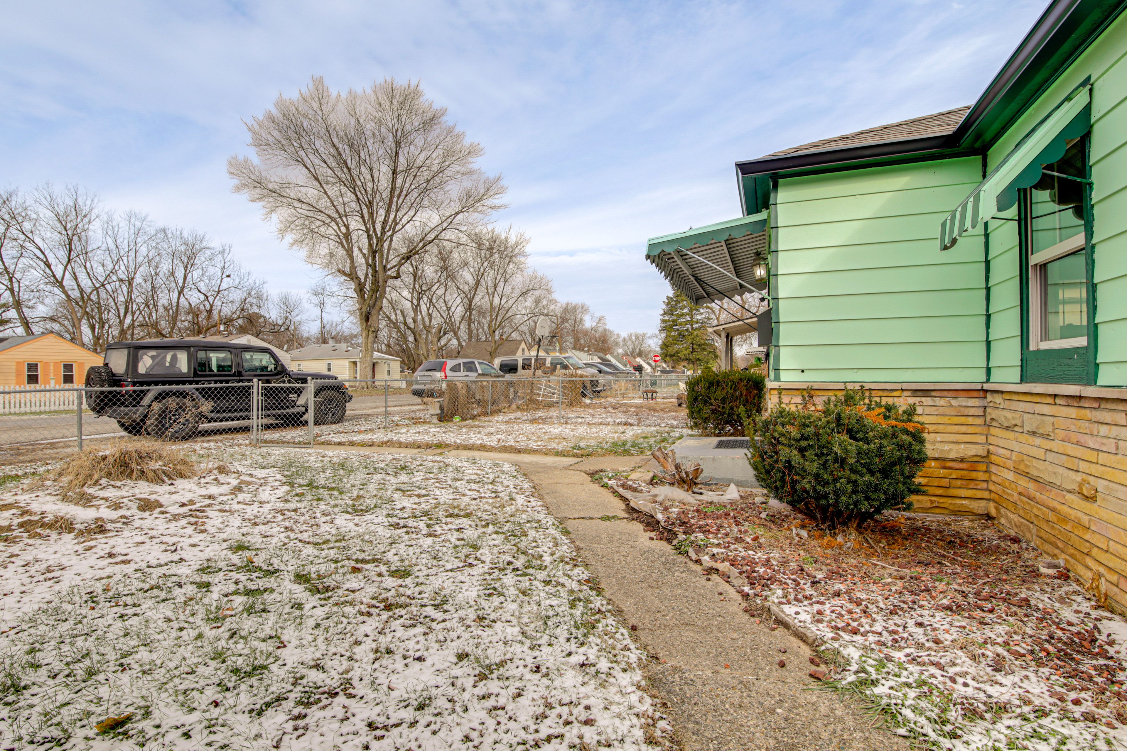 House Exterior | Fenced Front Yard