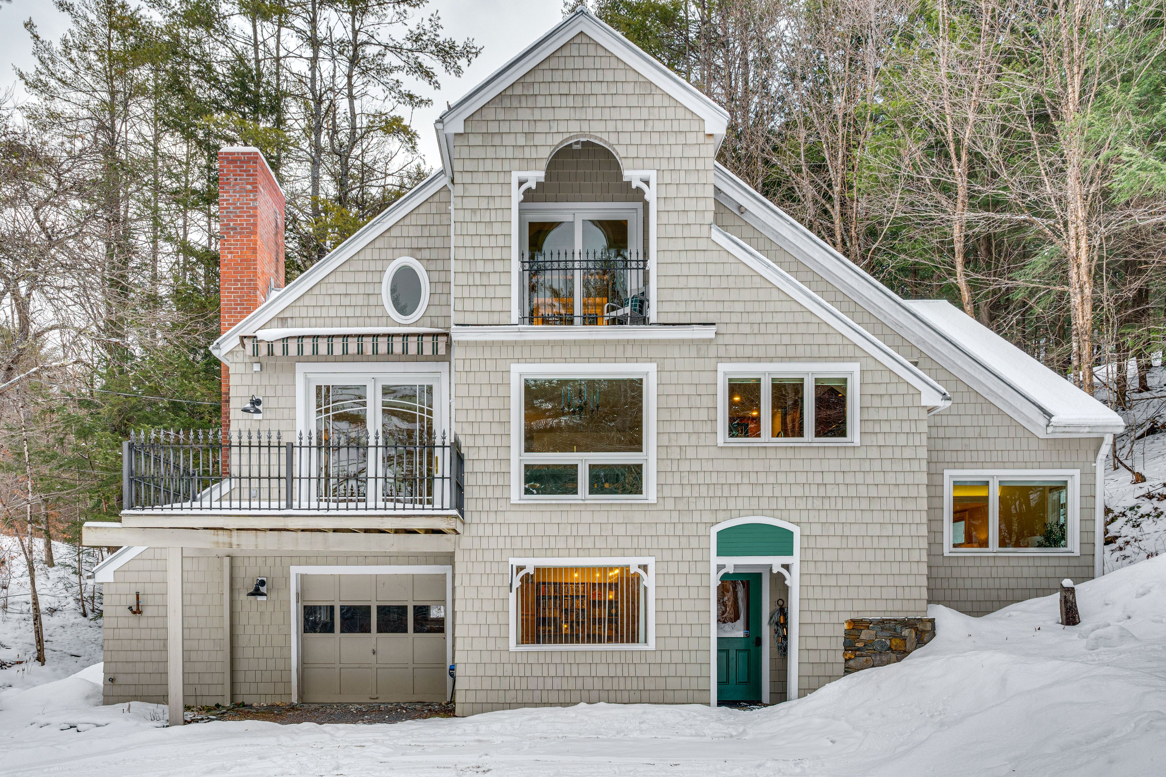 Parking | Driveway (4 Vehicles)