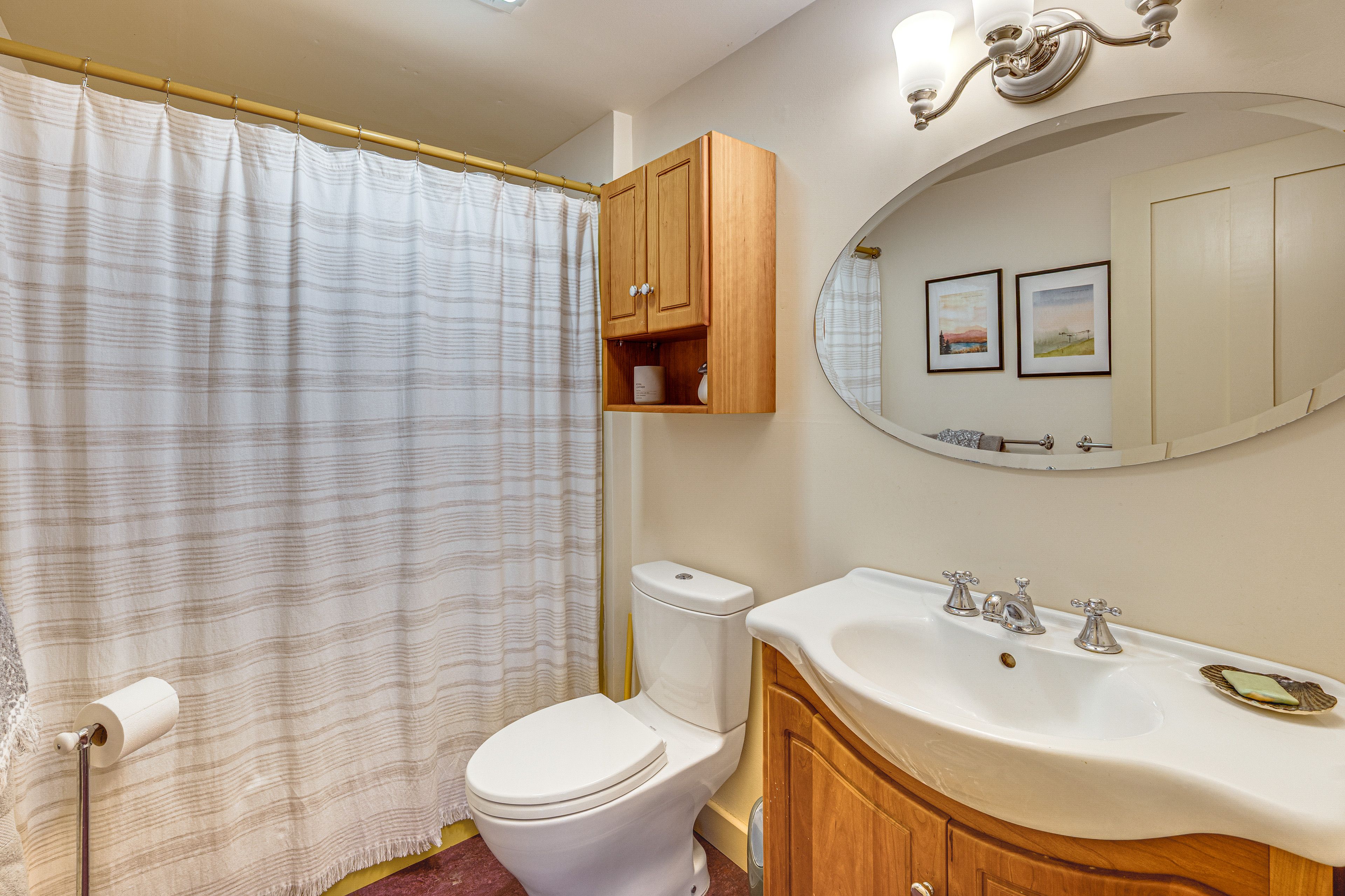 Full Bathroom | 2nd Floor