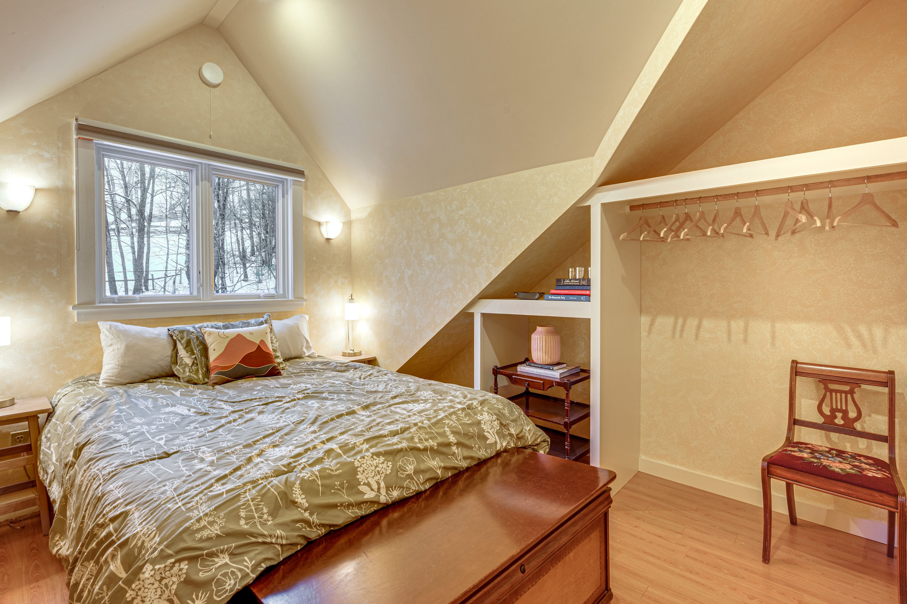 Bedroom 4 | 3rd Floor | Queen Bed