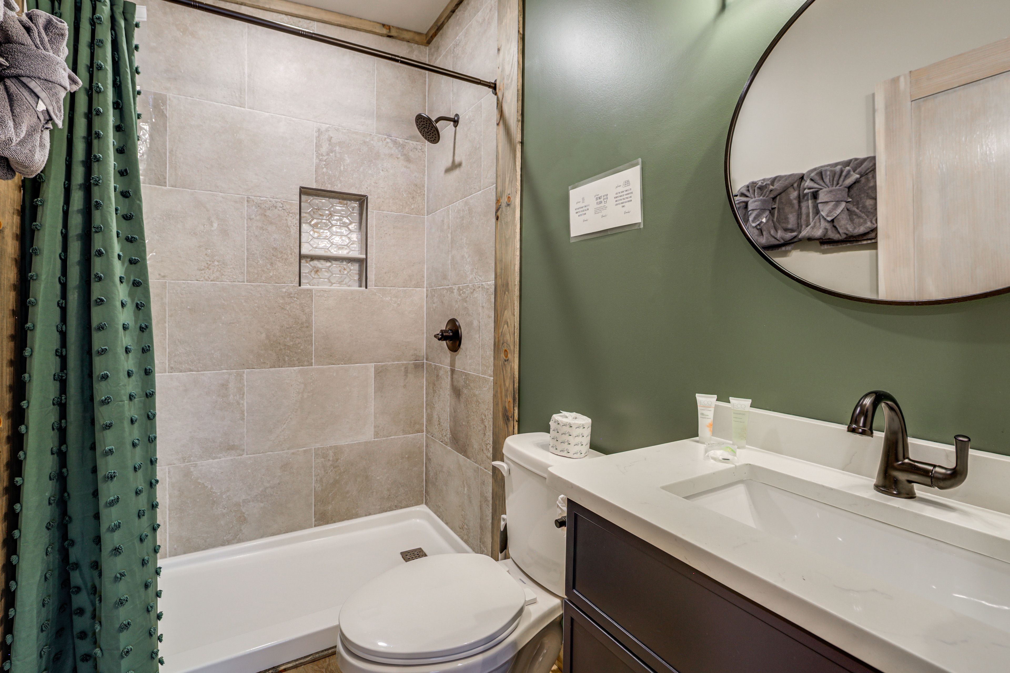 En-Suite Bathroom | 2nd Floor | Complimentary Toiletries