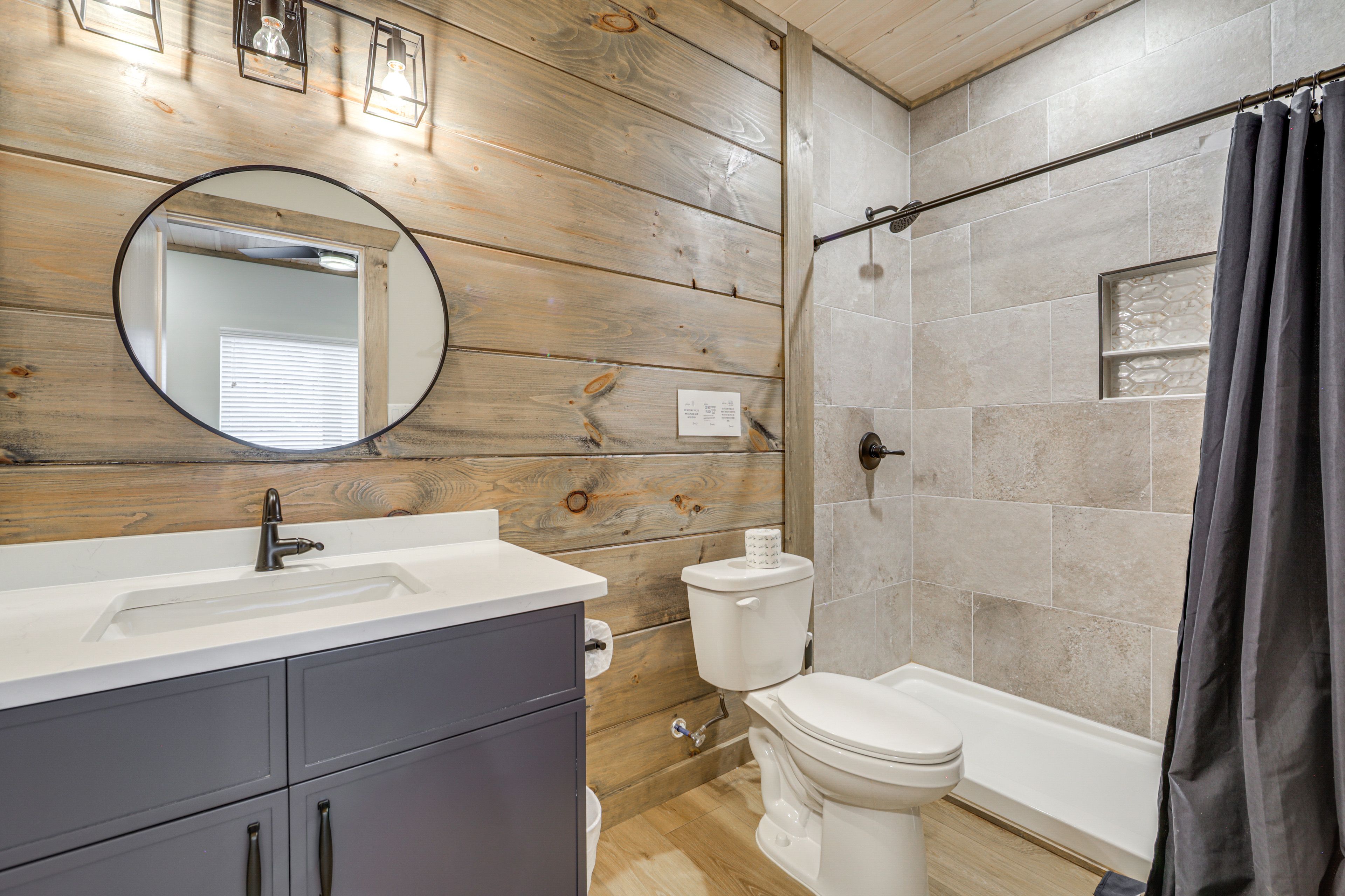 En-Suite Bathroom | 1st Floor | Towels Provided