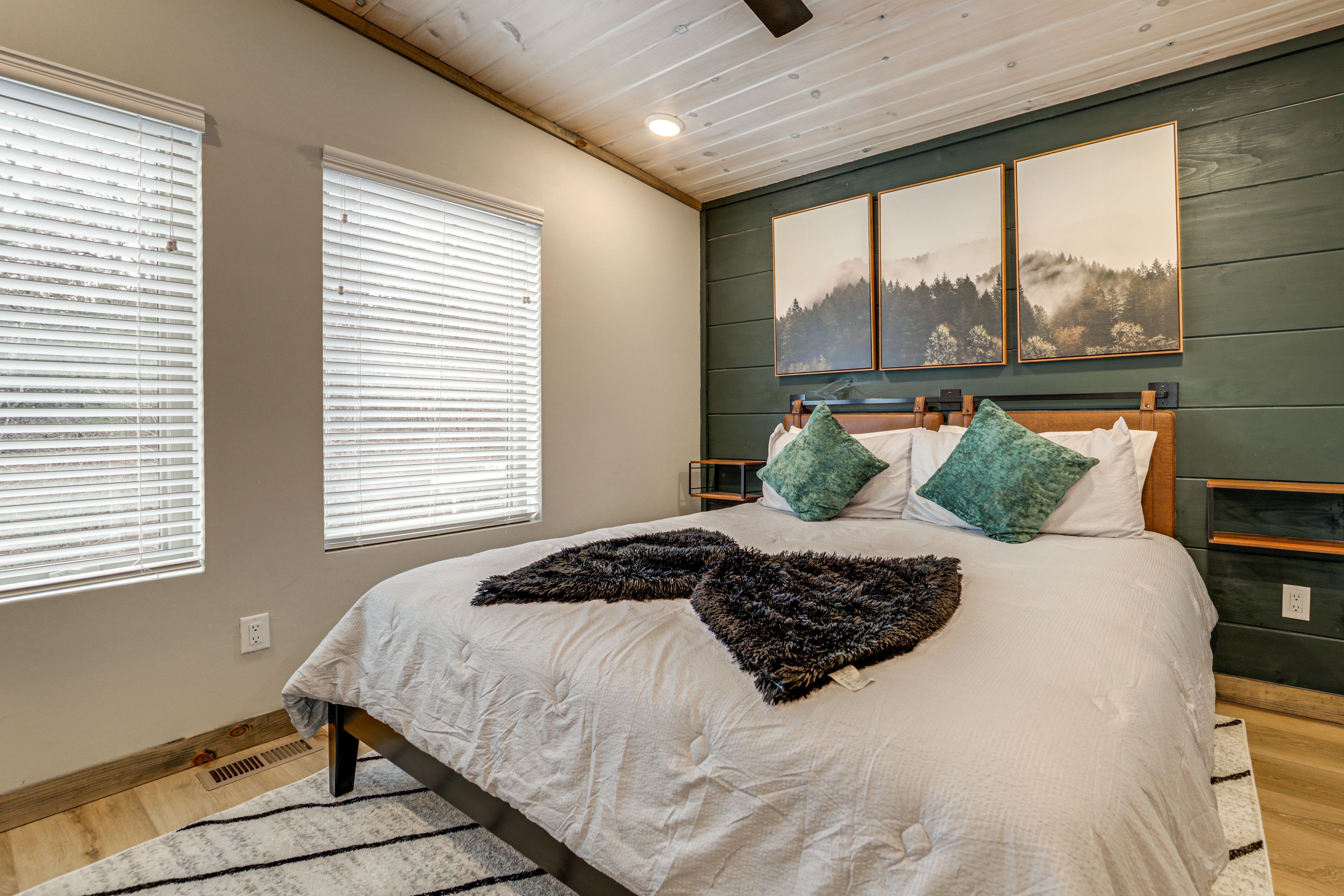 Bedroom 2 | 2nd Floor | King Bed | Smart TV