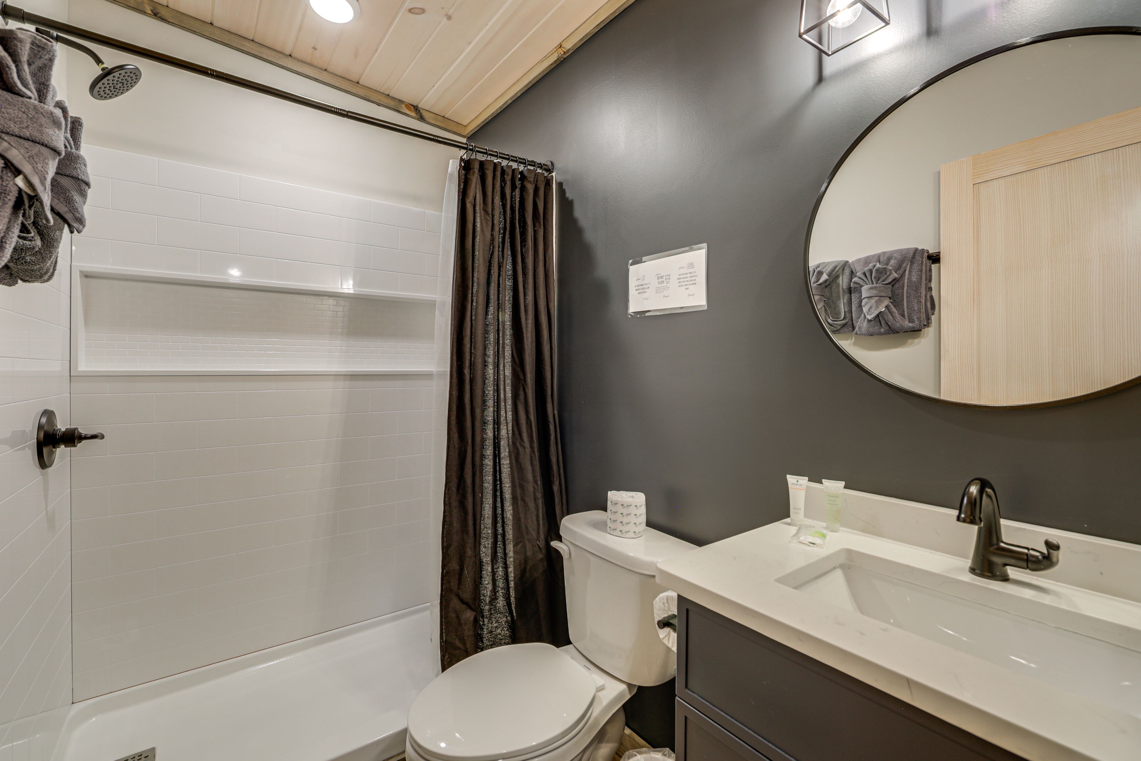En-Suite Bathroom | 2nd Floor