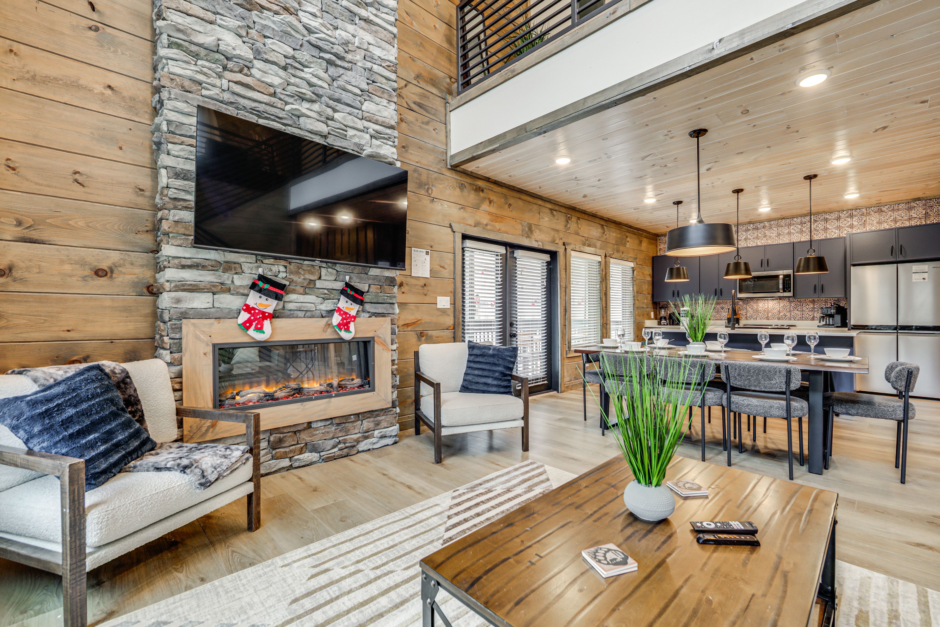 Pigeon Forge Vacation Rental | 3BR | 4.5BA | 5 Steps to Enter | 2,400 Sq Ft