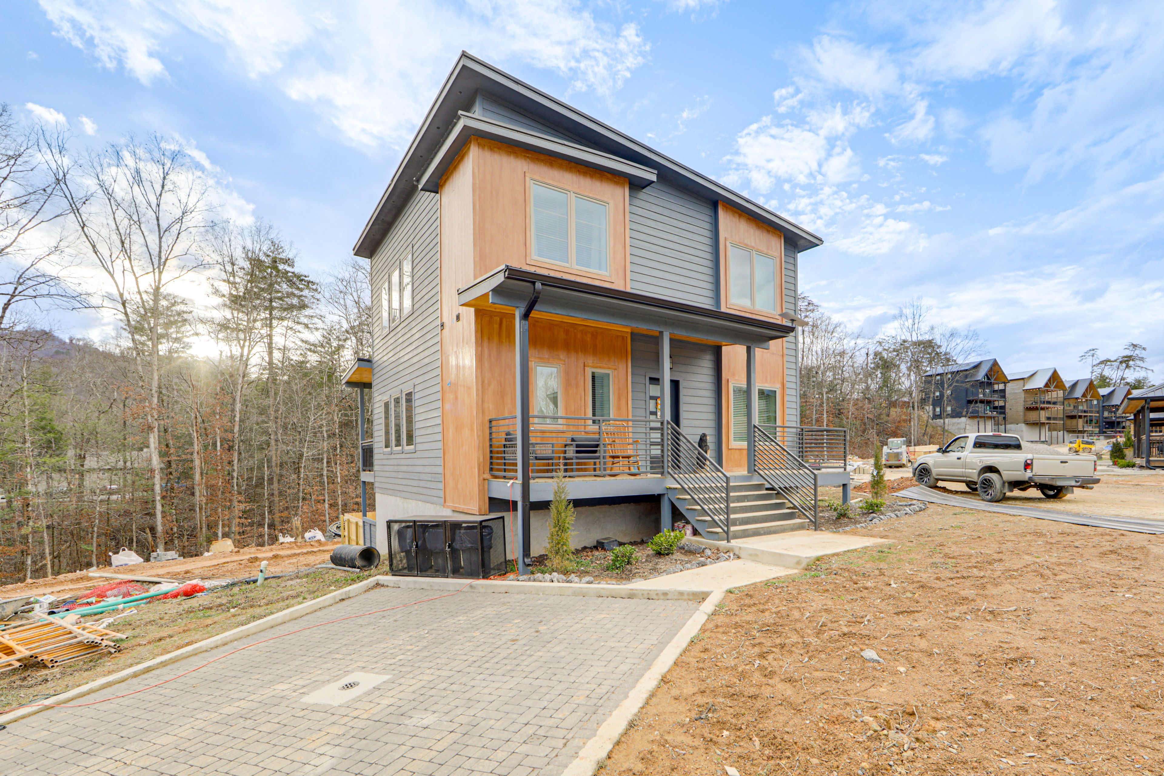 Parking | Driveway (2 Vehicles)