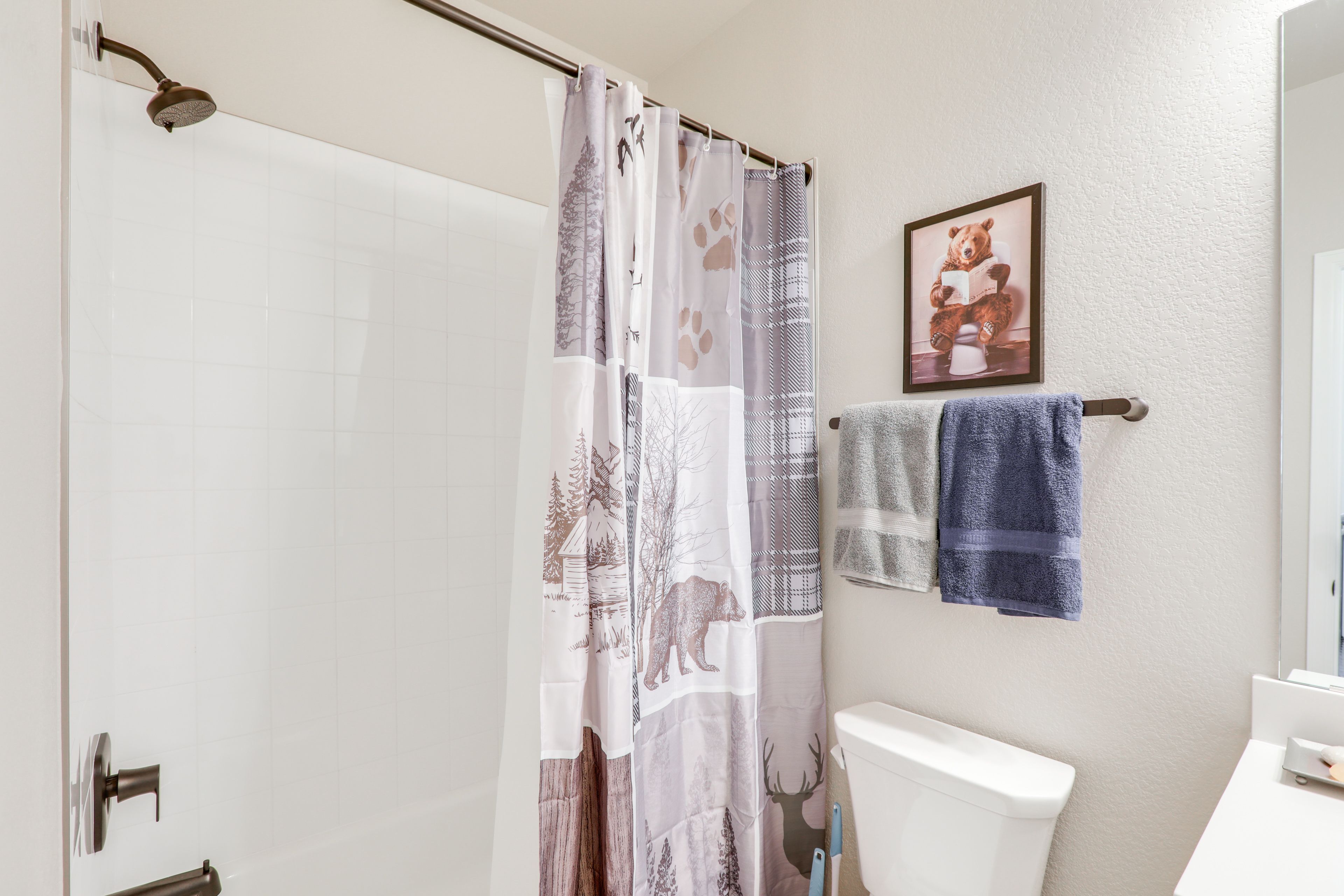 Full Bathroom | 2nd Floor | Complimentary Toiletries