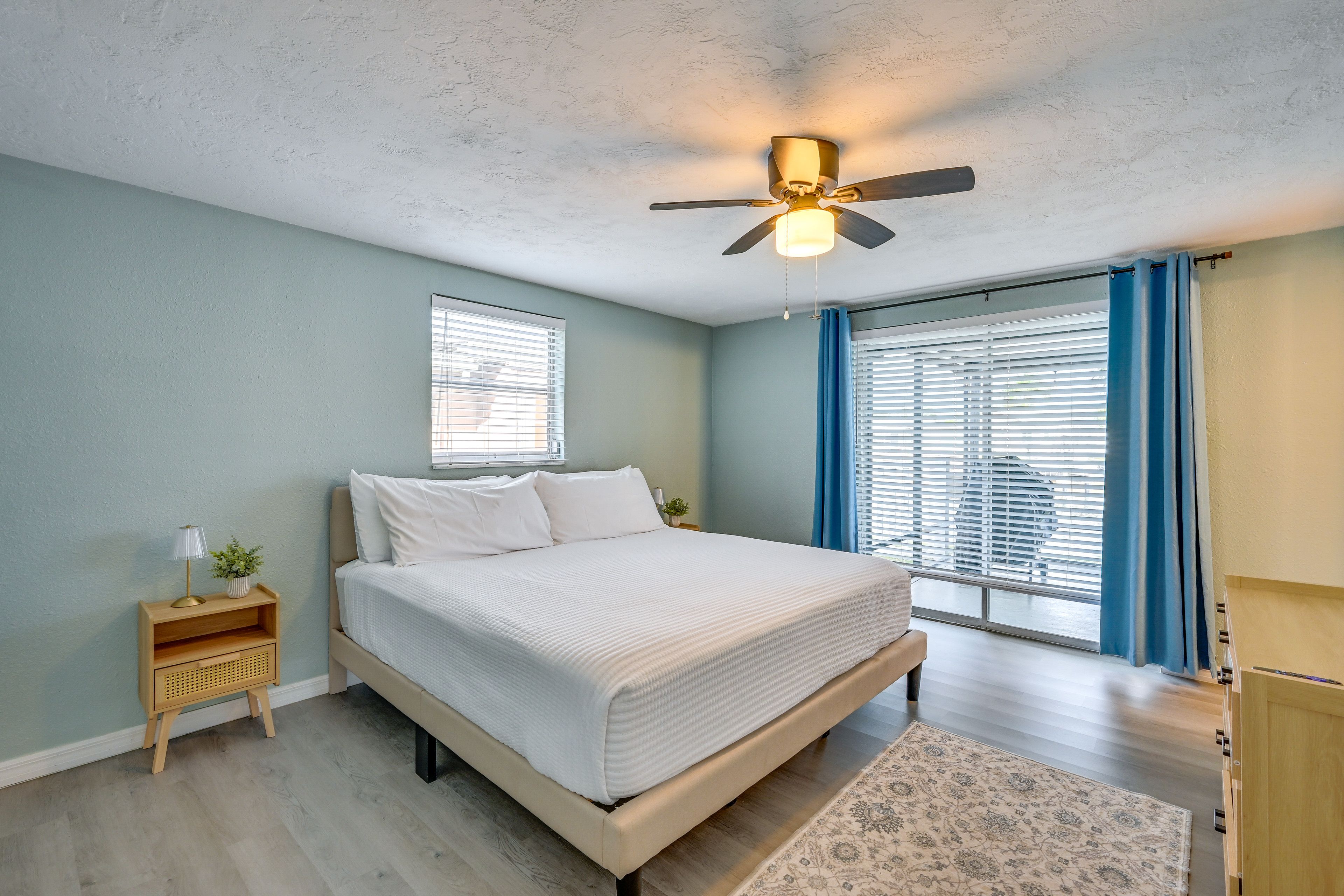 Bedroom 1 | King Bed