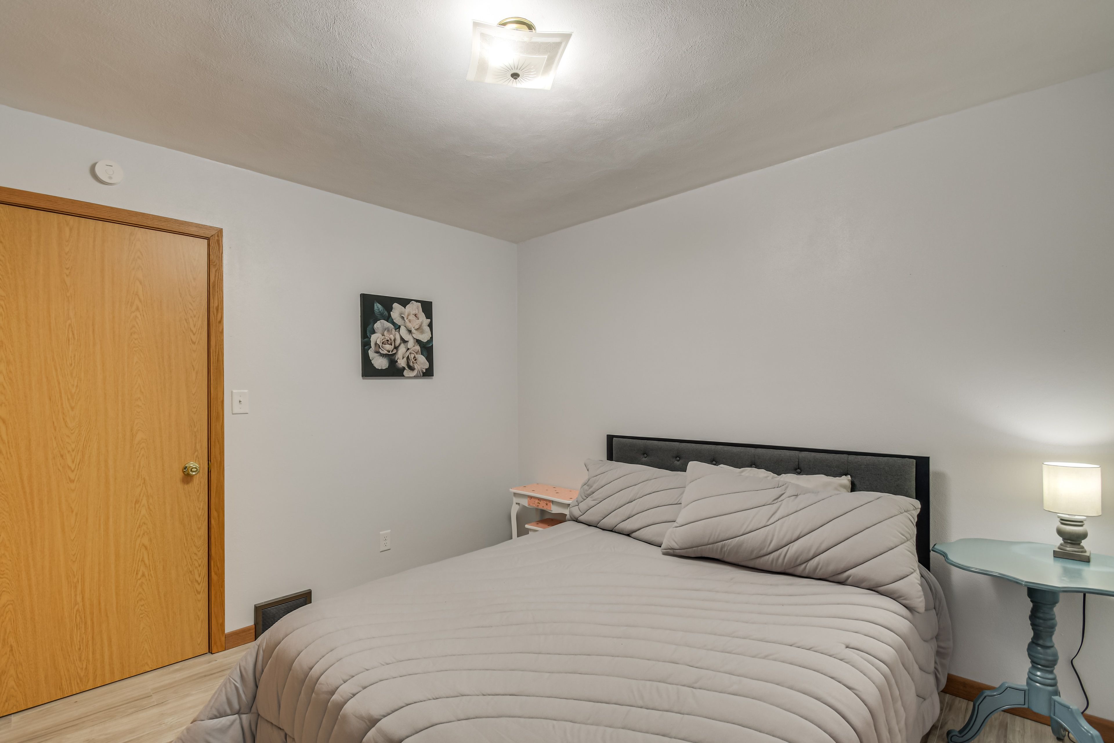 Bedroom 1 | Queen Bed