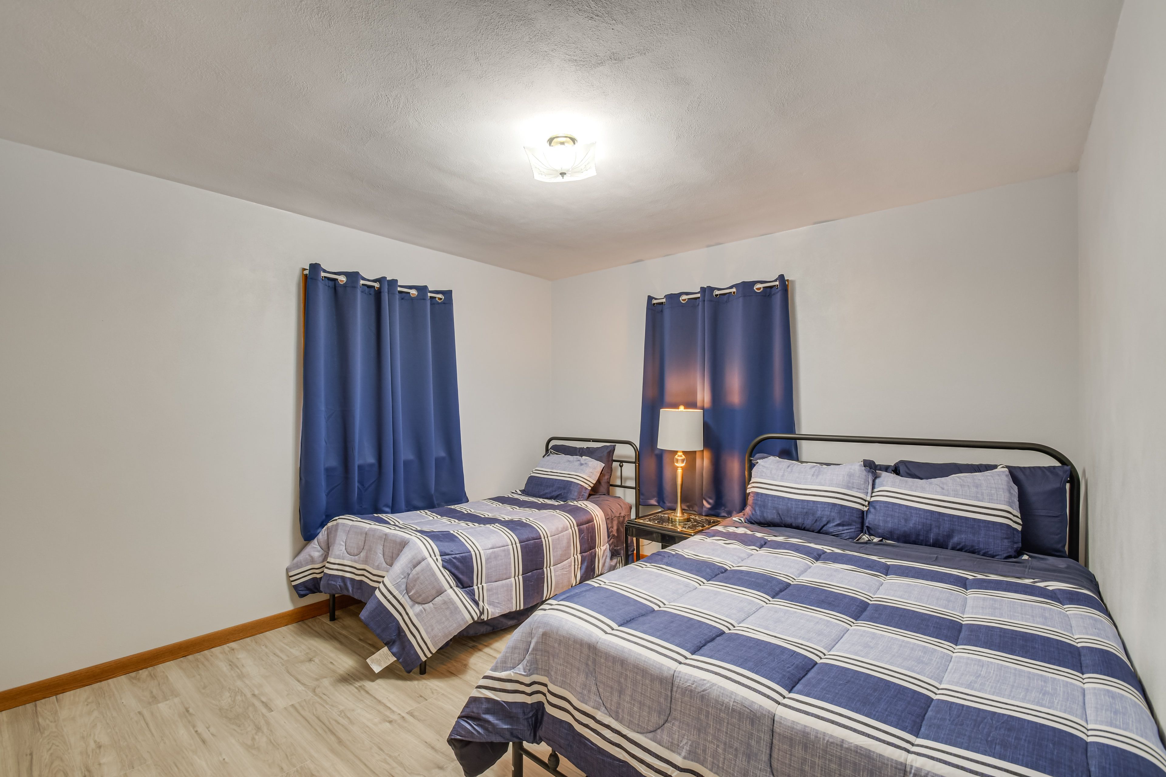 Bedroom 2 | Queen Bed | Twin Bed