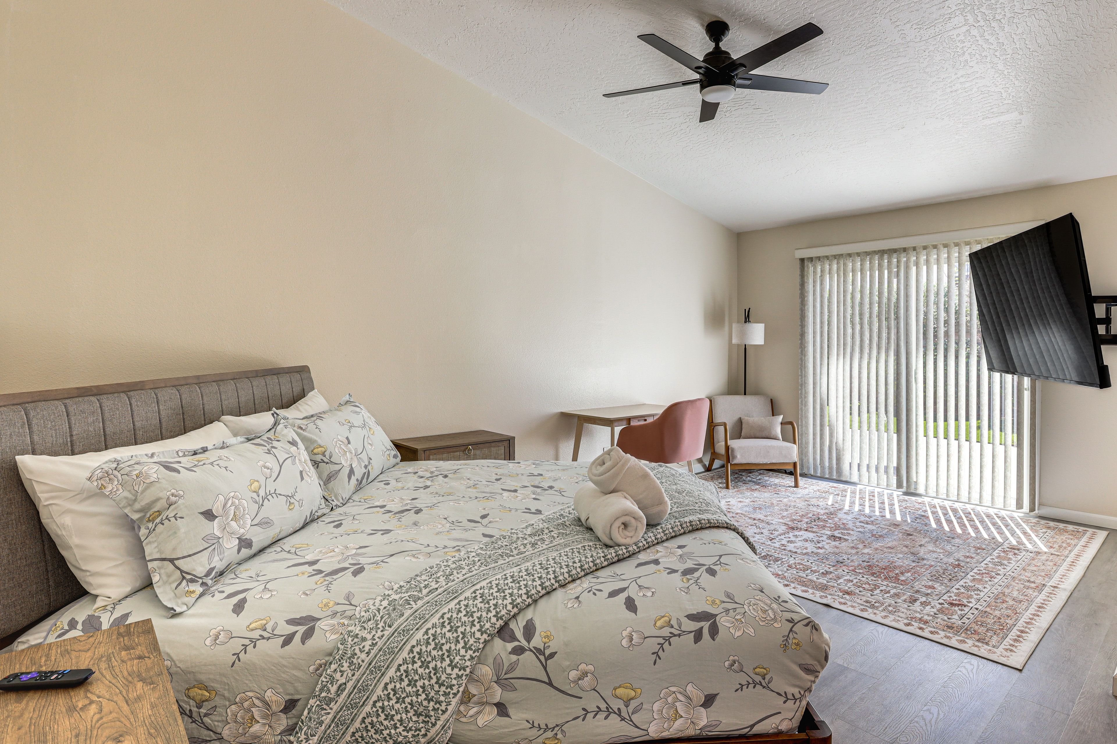 Bedroom 1 | King Bed