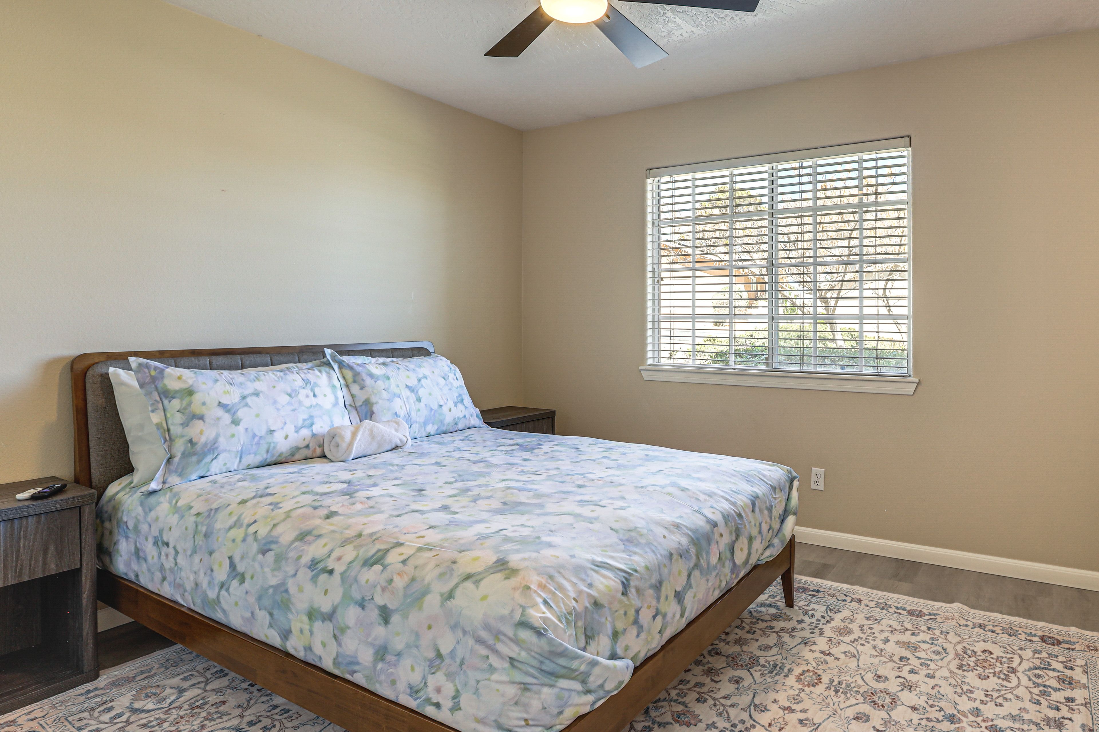 Bedroom 2 | Queen Bed