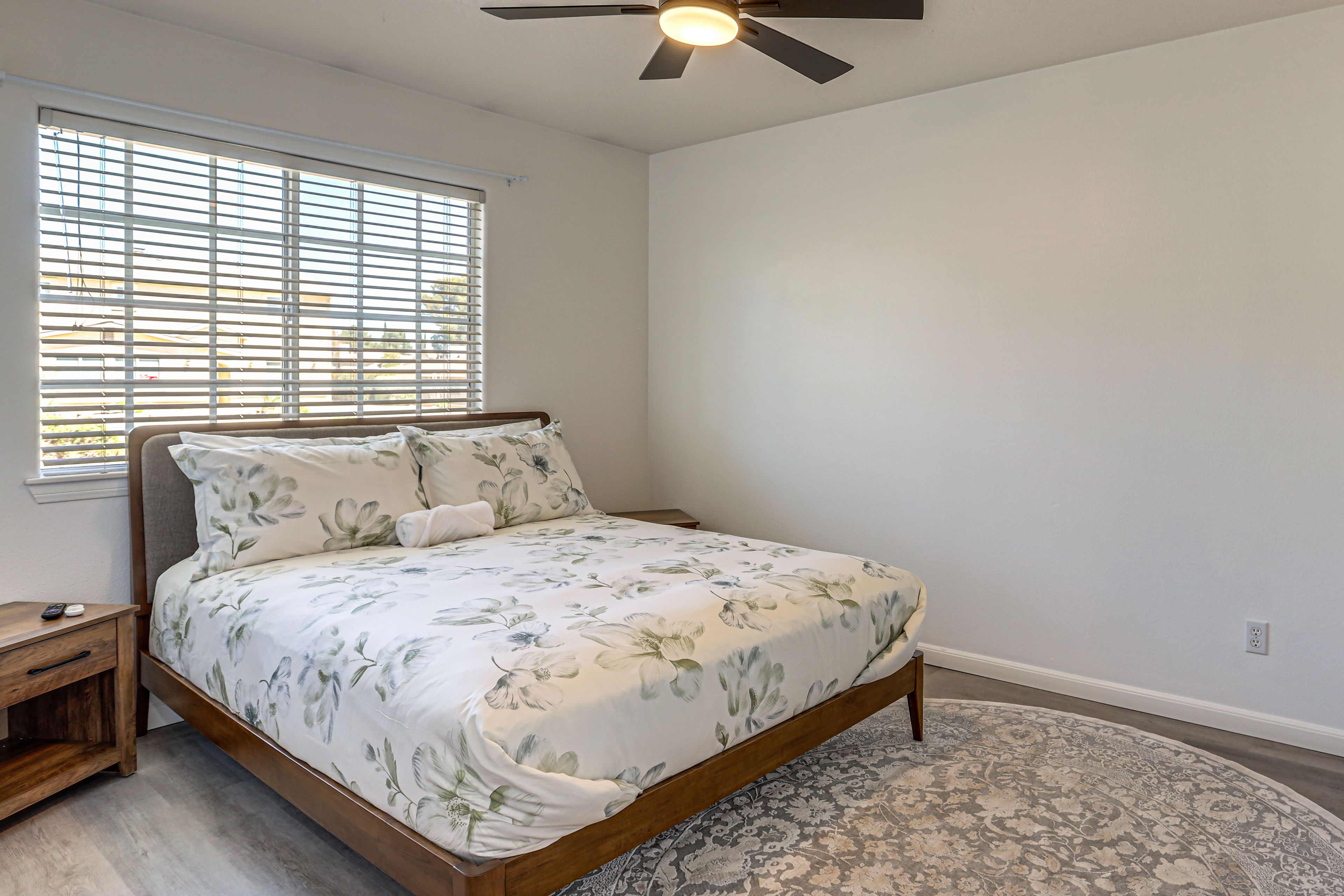 Bedroom 3 | Queen Bed