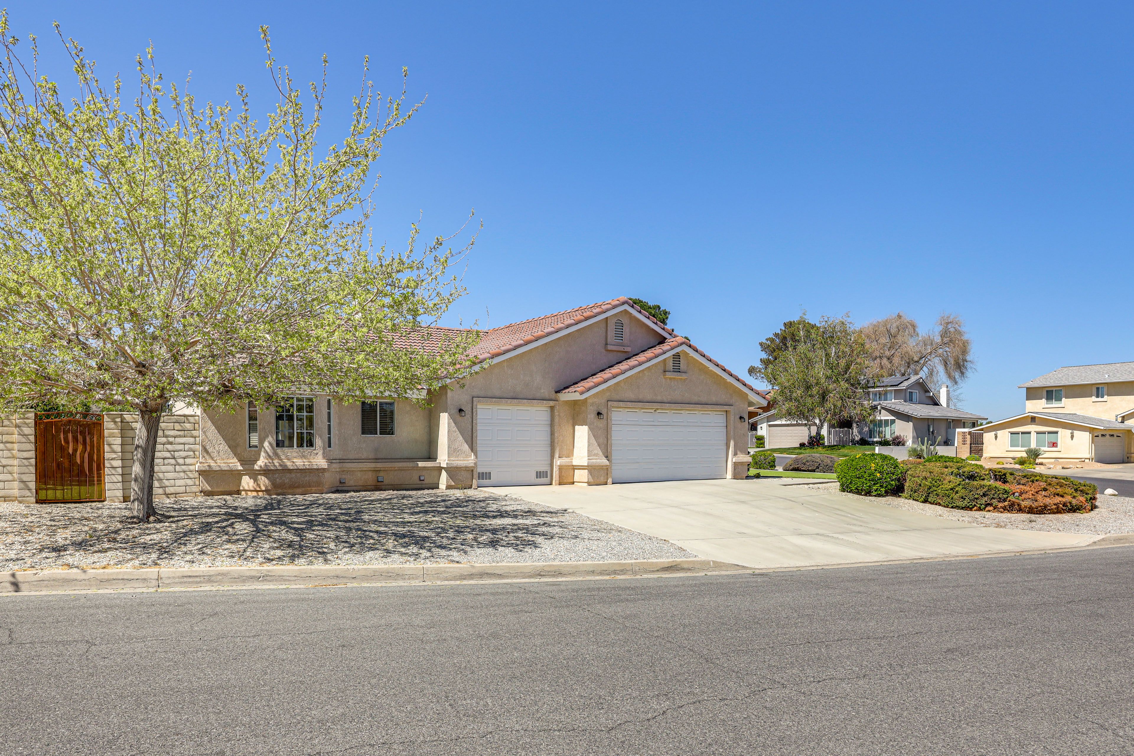 Parking | Garage (2 Vehicles) | Driveway (1 Vehicle)